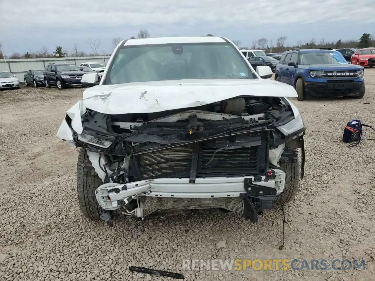 5 Photograph of a damaged car 1GNEVNKW8PJ318742 CHEVROLET TRAVERSE 2023