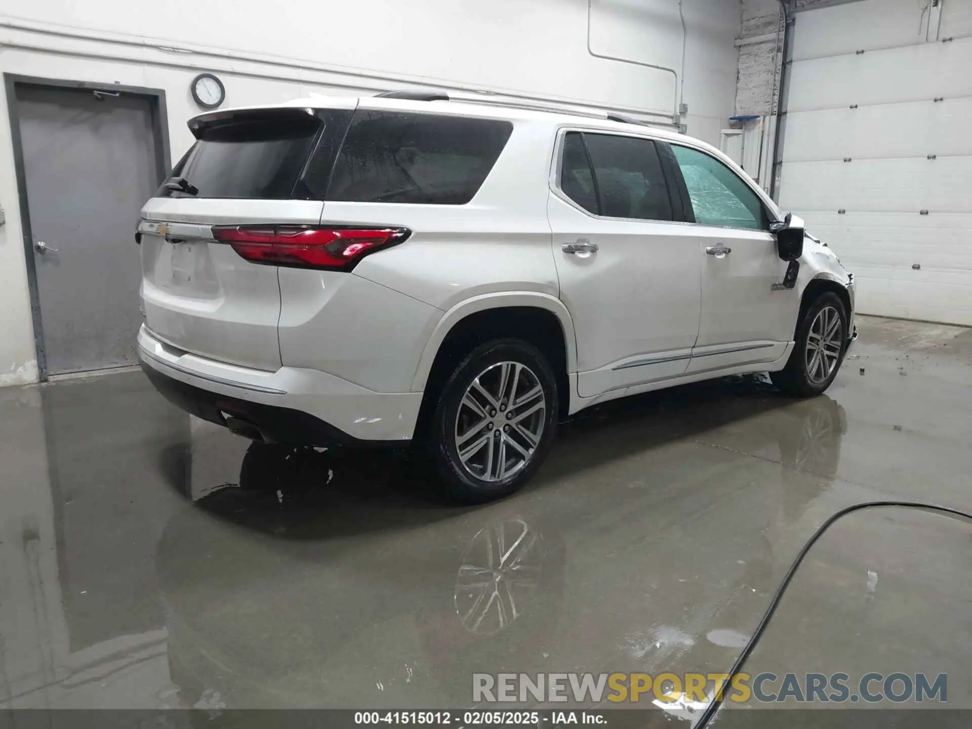 4 Photograph of a damaged car 1GNEVNKWXPJ176247 CHEVROLET TRAVERSE 2023