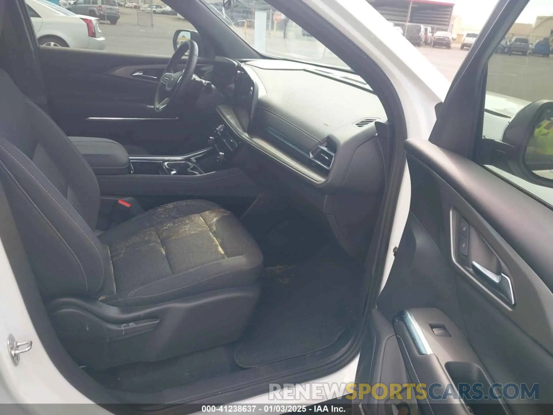 5 Photograph of a damaged car 1GNEREKS3RJ166373 CHEVROLET TRAVERSE 2024