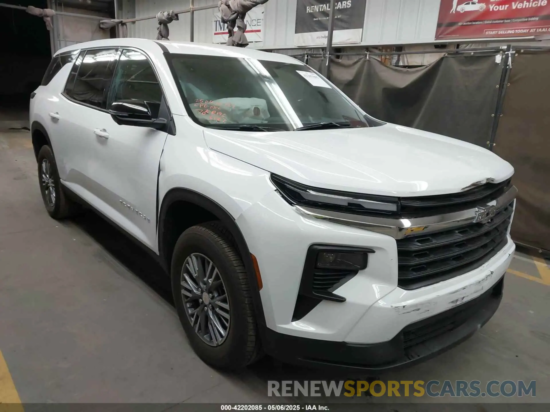 1 Photograph of a damaged car 1GNEREKS5RJ238187 CHEVROLET TRAVERSE 2024