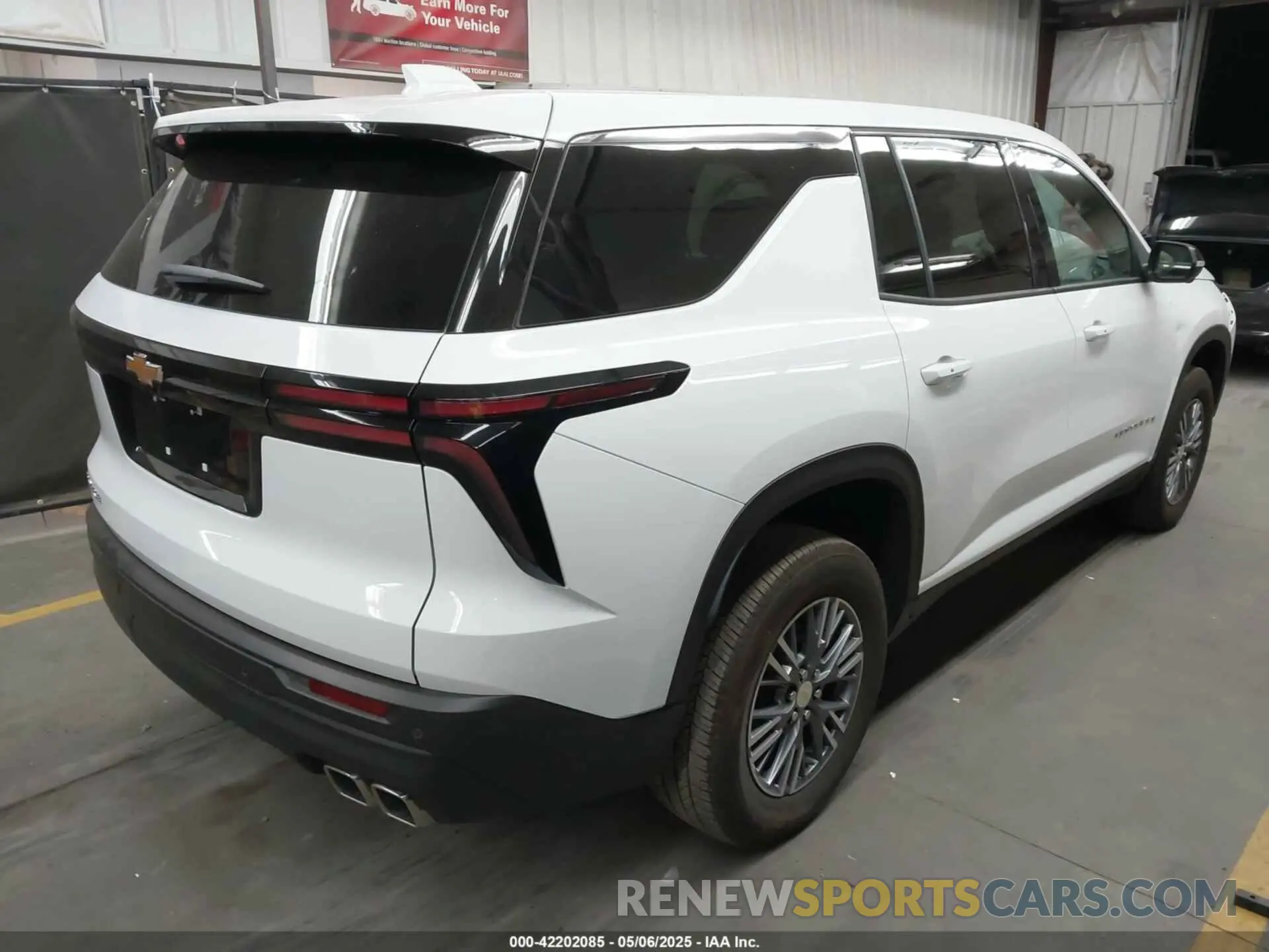 4 Photograph of a damaged car 1GNEREKS5RJ238187 CHEVROLET TRAVERSE 2024