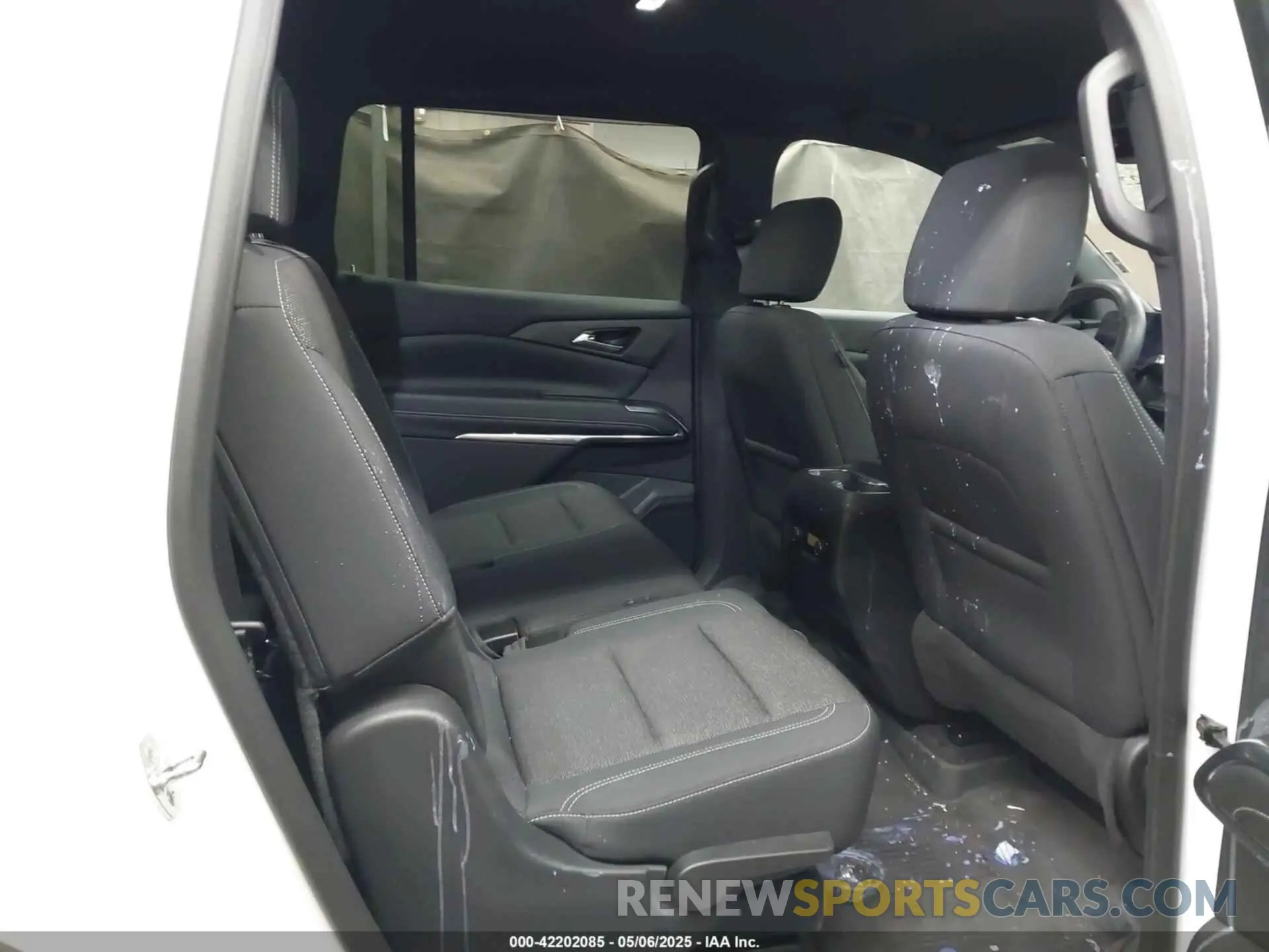 8 Photograph of a damaged car 1GNEREKS5RJ238187 CHEVROLET TRAVERSE 2024