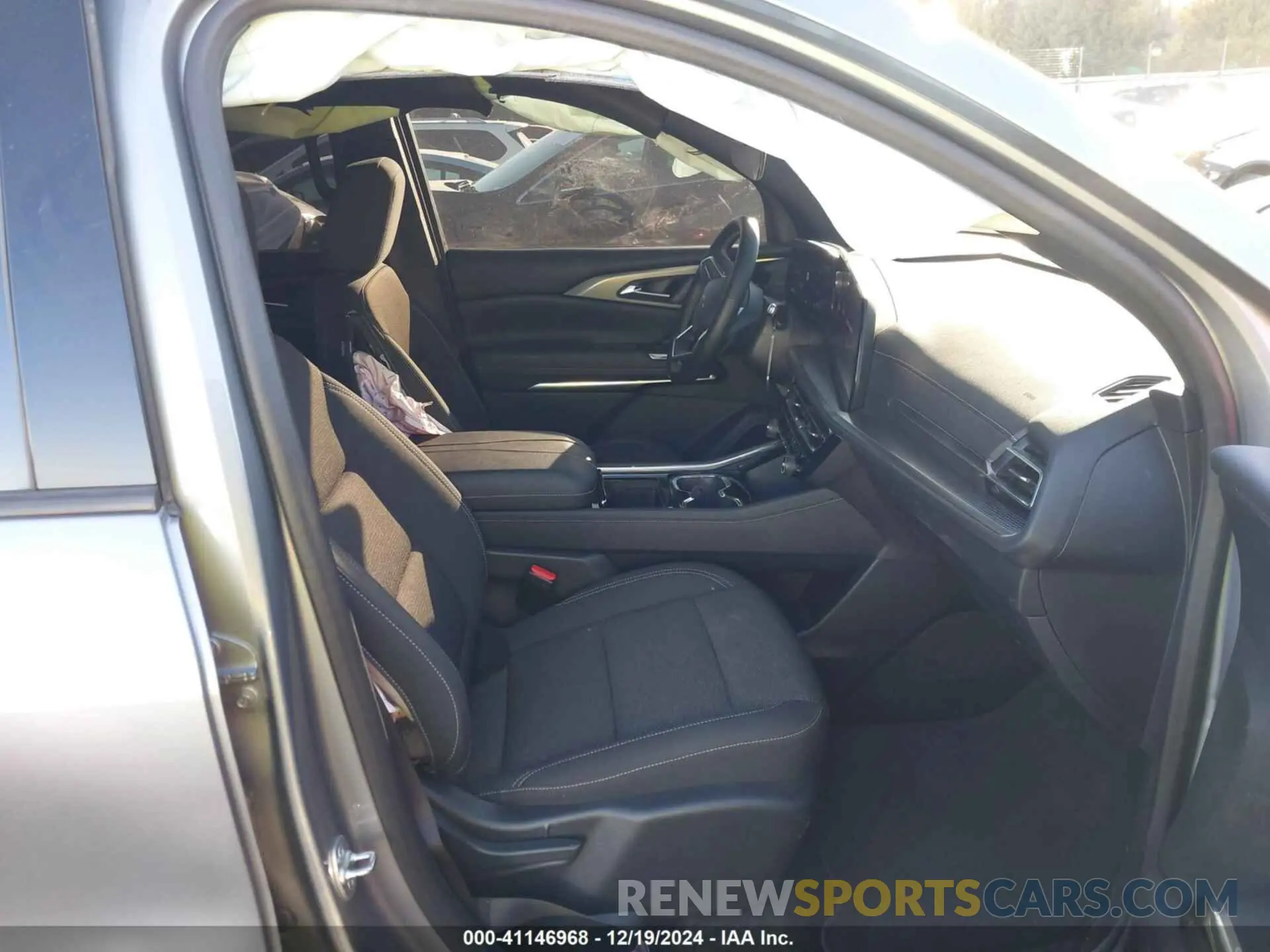 5 Photograph of a damaged car 1GNEREKS6RJ146215 CHEVROLET TRAVERSE 2024