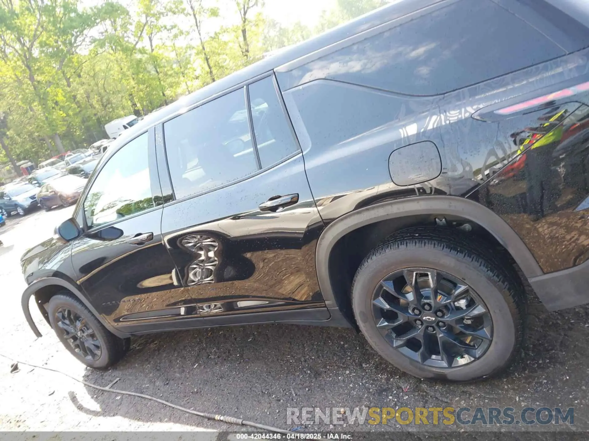 15 Photograph of a damaged car 1GNEREKS7RJ245173 CHEVROLET TRAVERSE 2024
