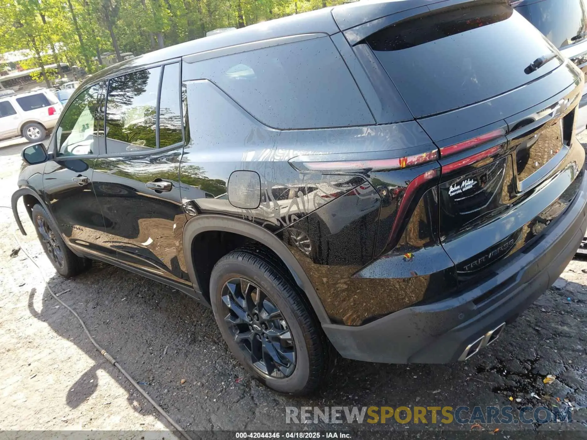 3 Photograph of a damaged car 1GNEREKS7RJ245173 CHEVROLET TRAVERSE 2024