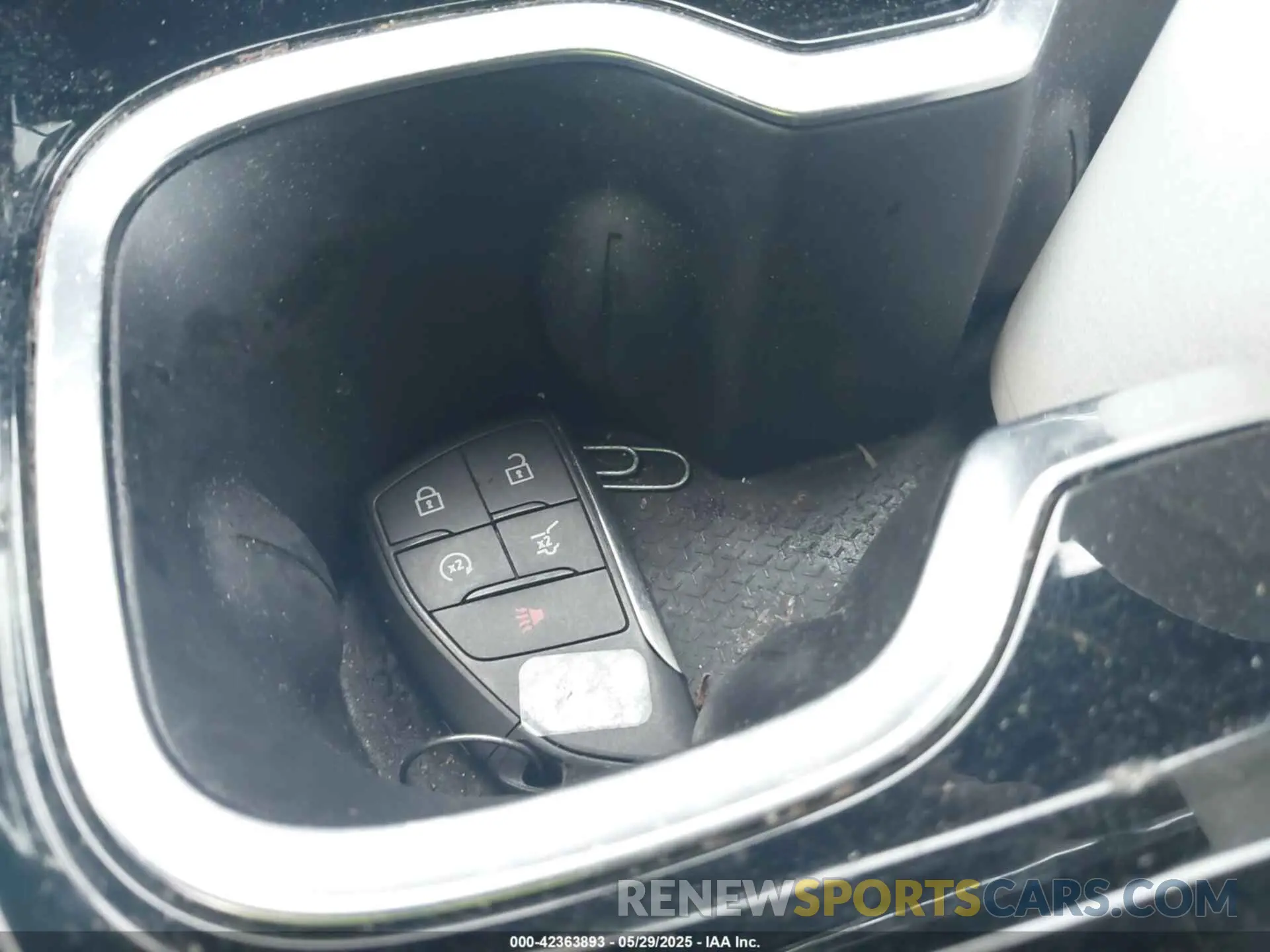 11 Photograph of a damaged car 1GNEREKSXRJ157072 CHEVROLET TRAVERSE 2024