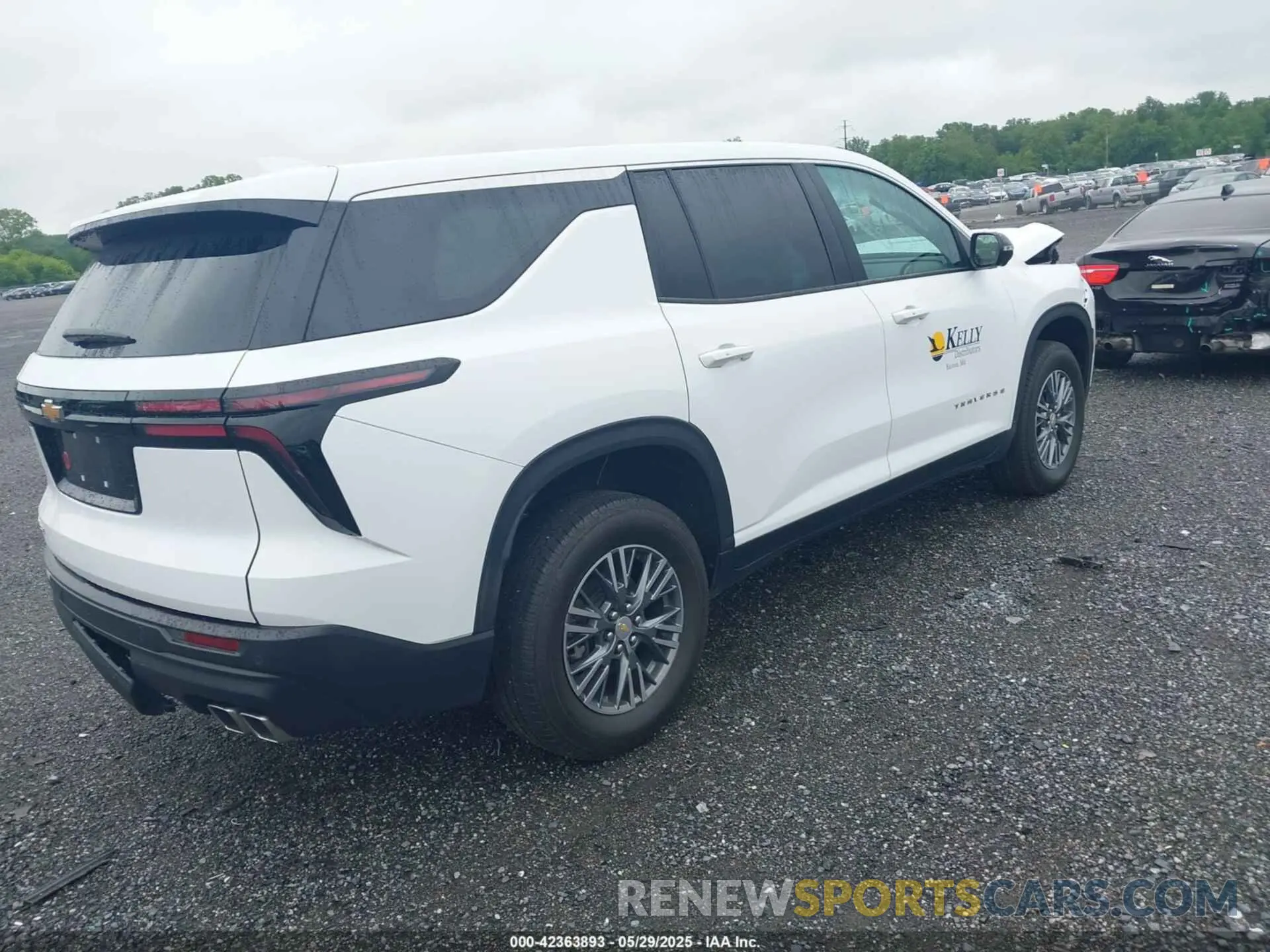 4 Photograph of a damaged car 1GNEREKSXRJ157072 CHEVROLET TRAVERSE 2024