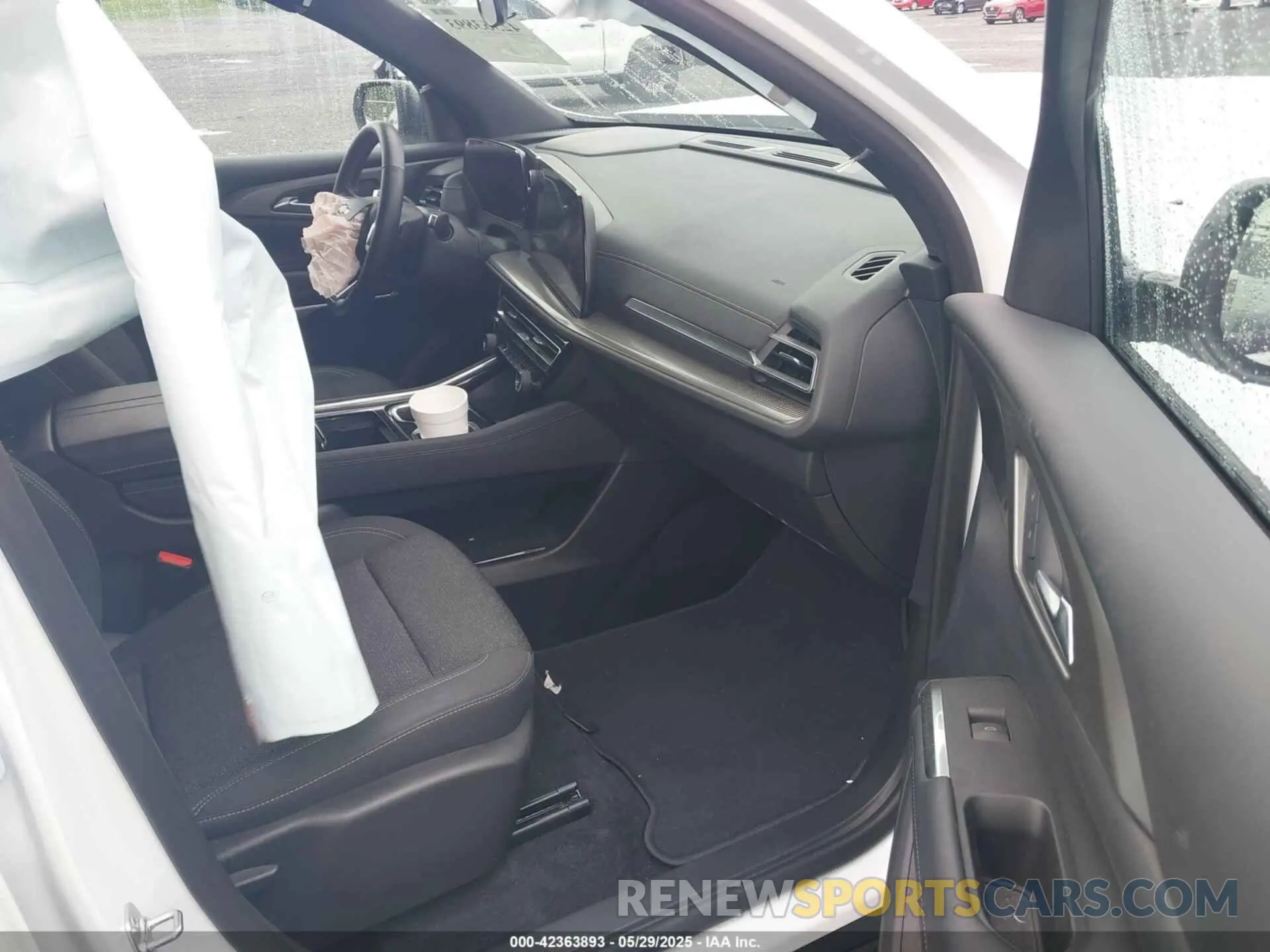 5 Photograph of a damaged car 1GNEREKSXRJ157072 CHEVROLET TRAVERSE 2024