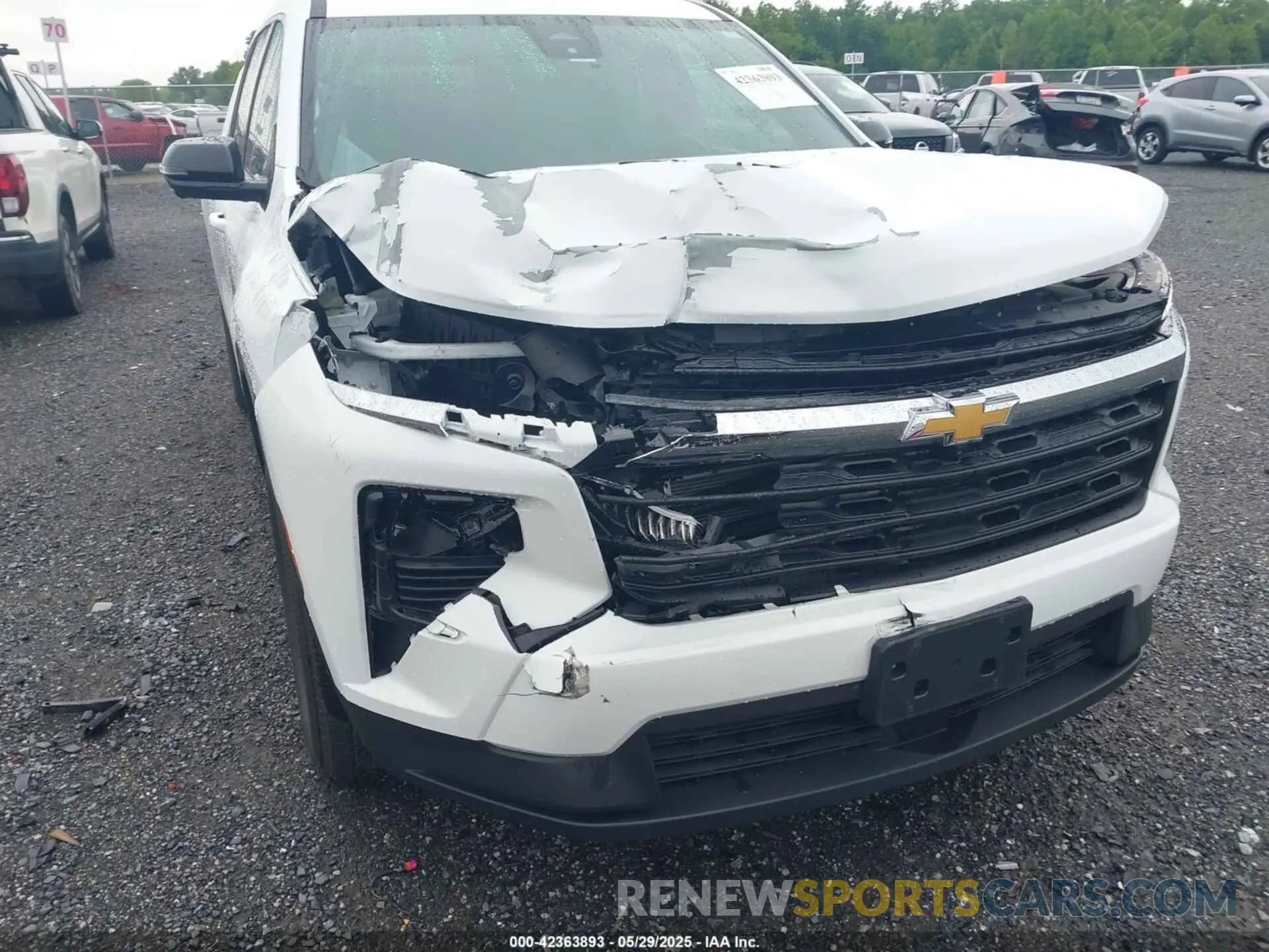 6 Photograph of a damaged car 1GNEREKSXRJ157072 CHEVROLET TRAVERSE 2024