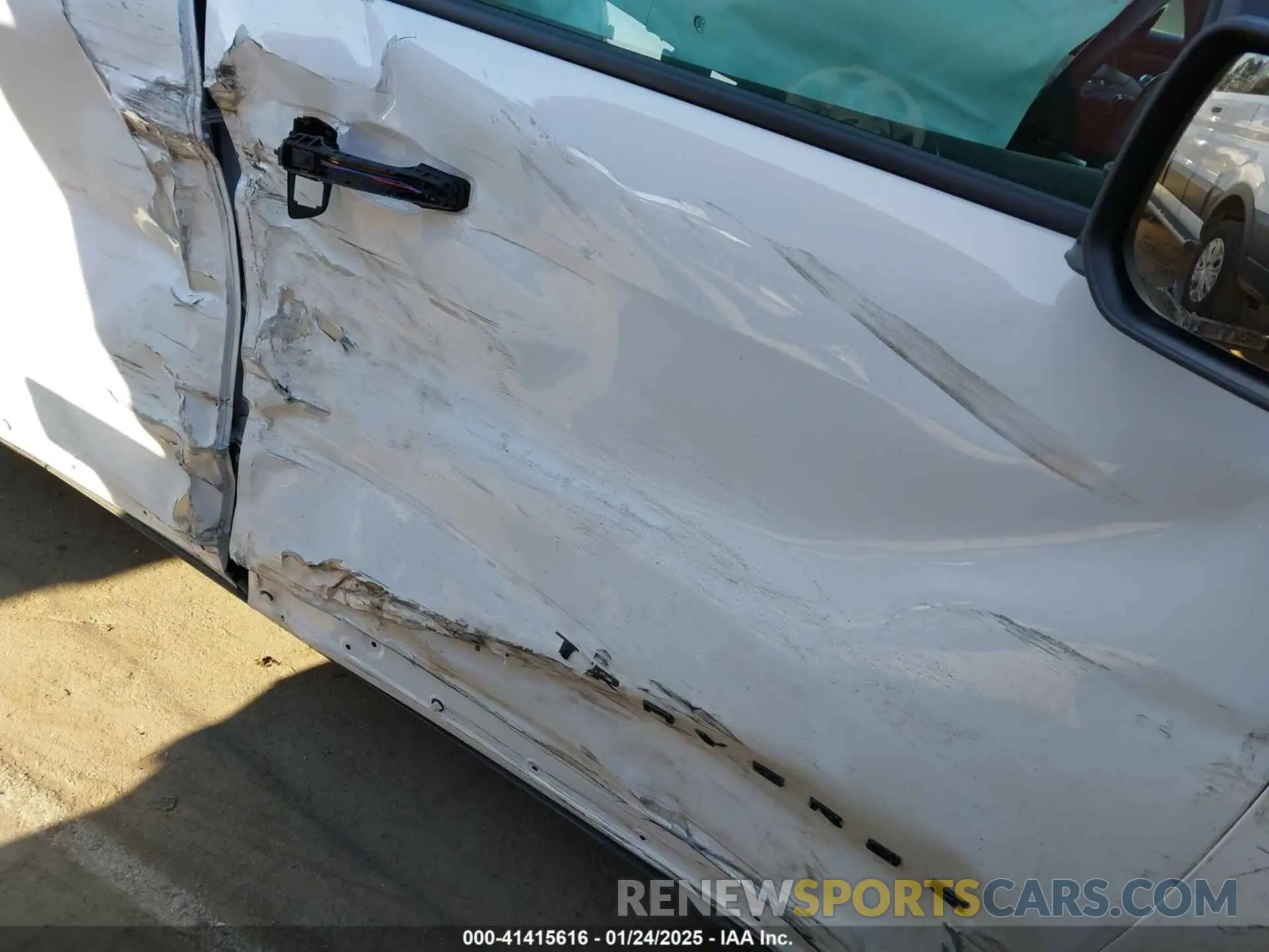 17 Photograph of a damaged car 1GNERGKS0RJ153334 CHEVROLET TRAVERSE 2024
