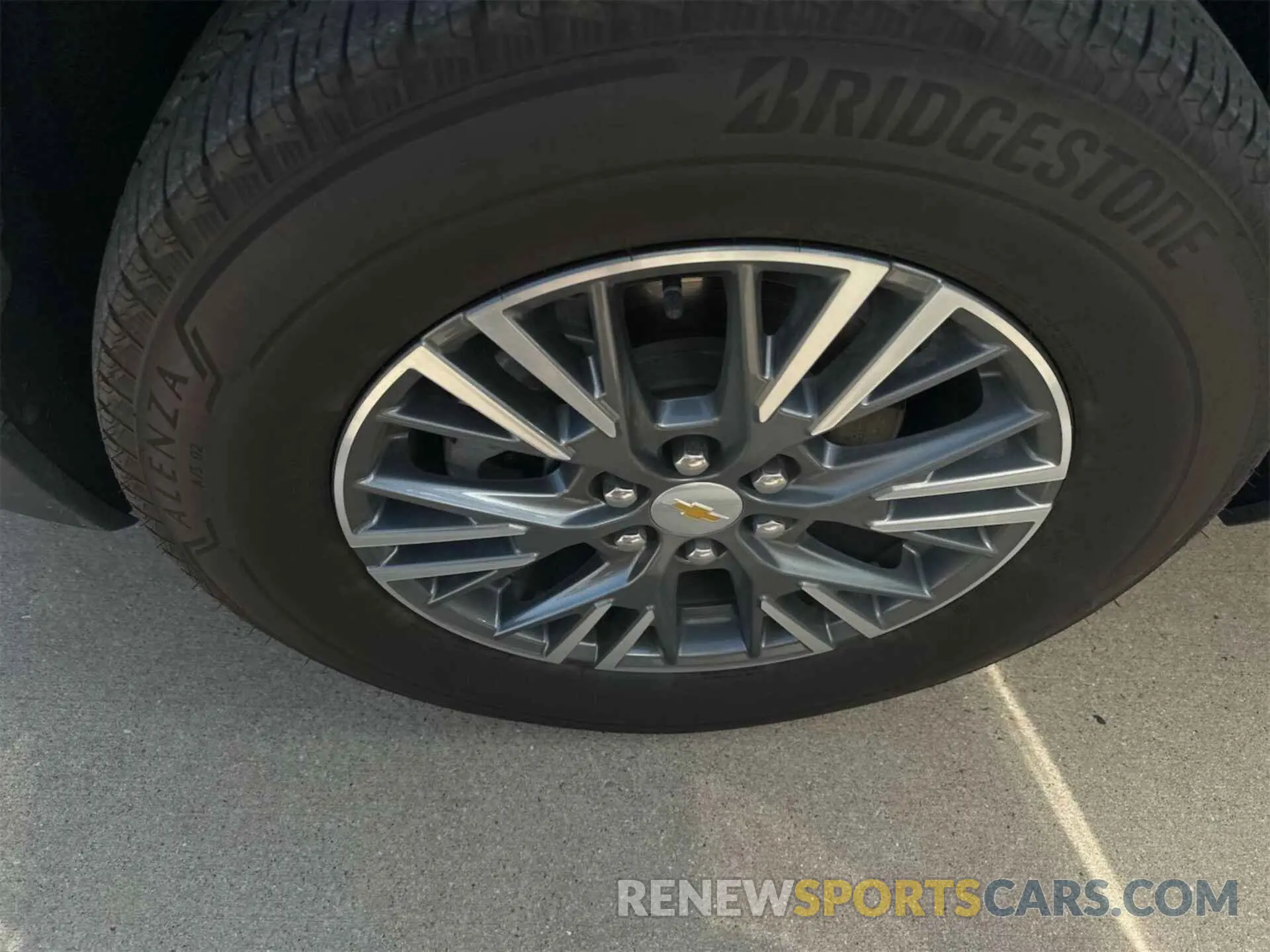 10 Photograph of a damaged car 1GNERGKS0RJ164740 CHEVROLET TRAVERSE 2024