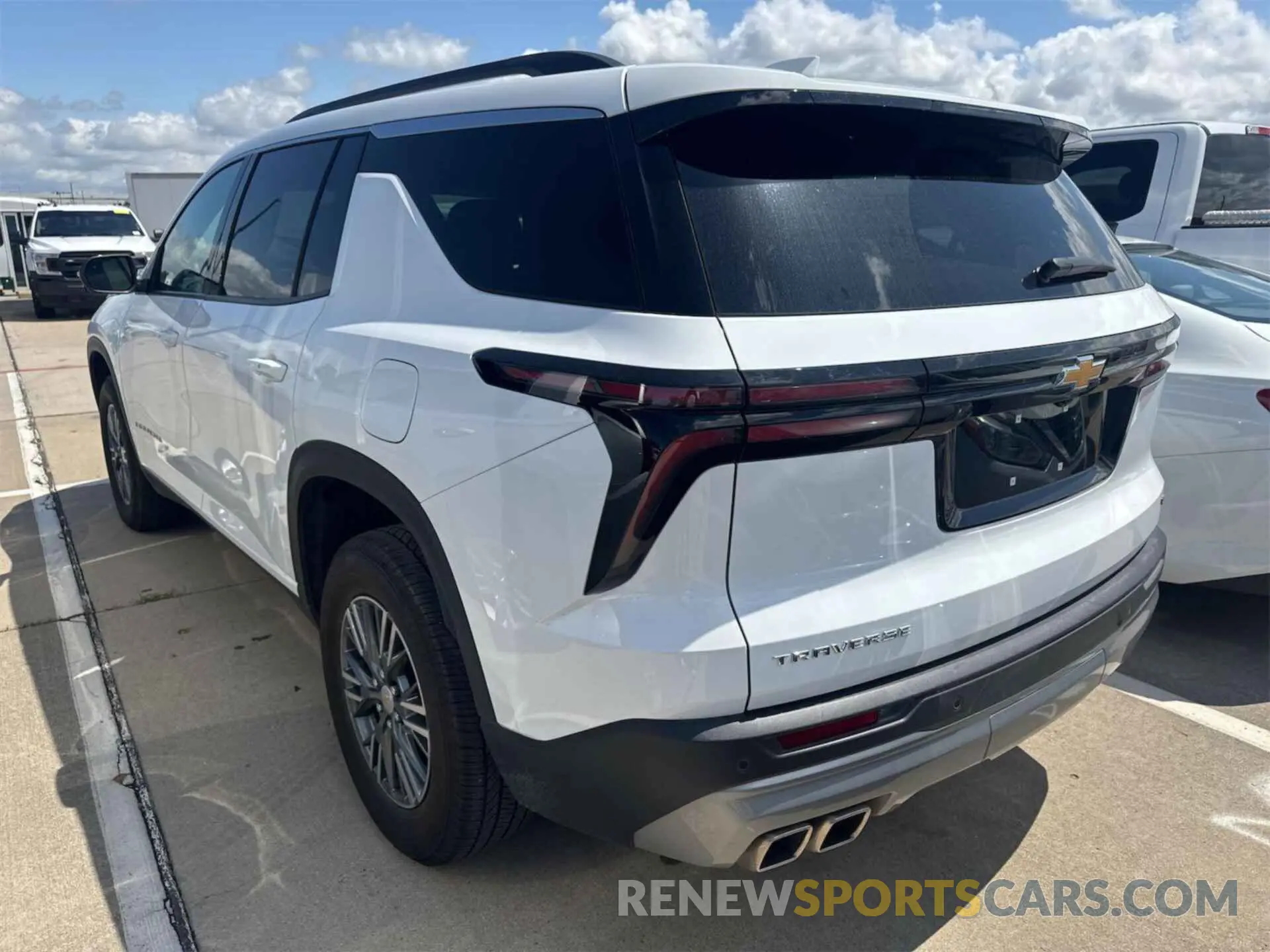 17 Photograph of a damaged car 1GNERGKS0RJ164740 CHEVROLET TRAVERSE 2024