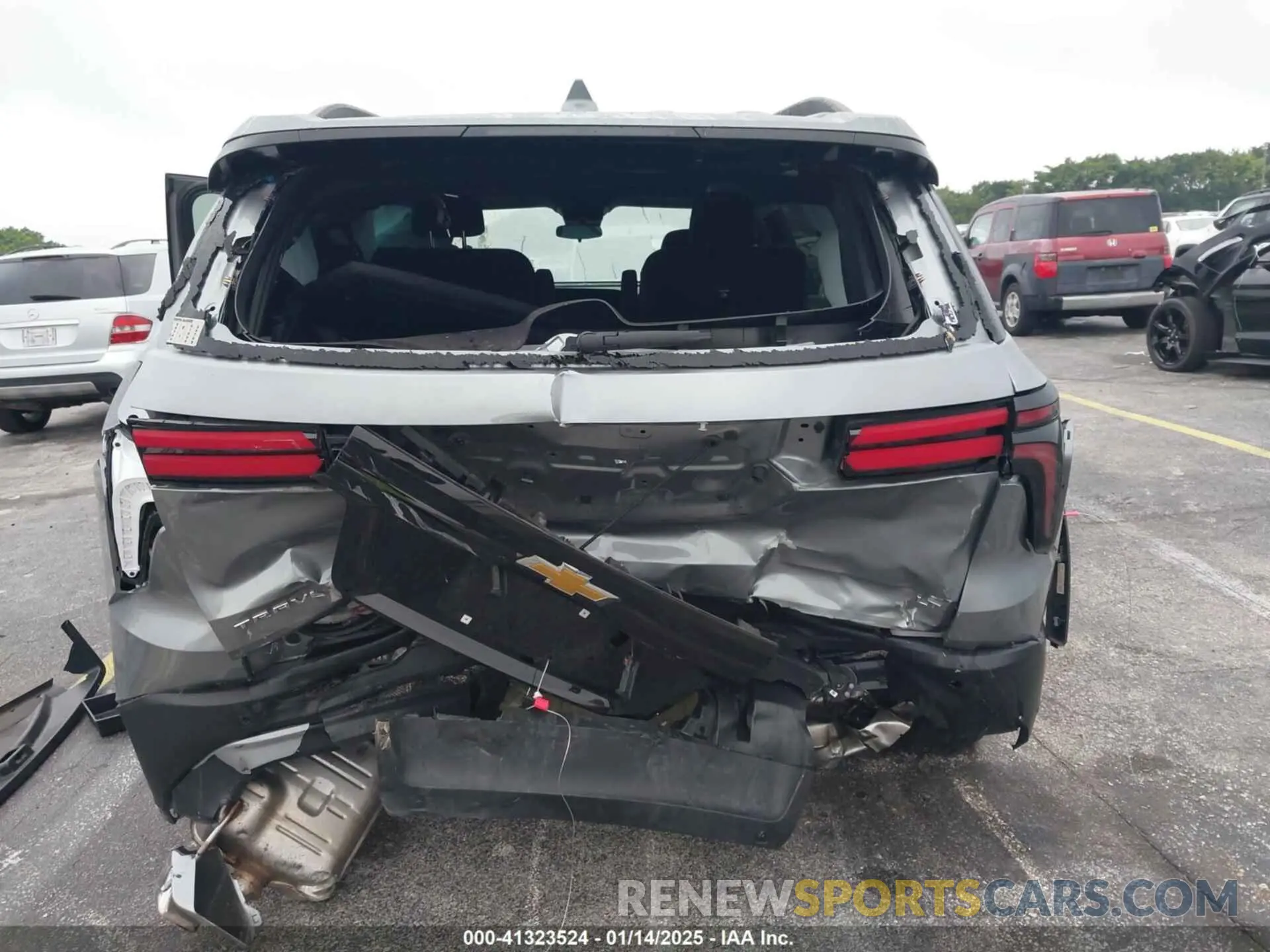 16 Photograph of a damaged car 1GNERGKS2RJ156560 CHEVROLET TRAVERSE 2024