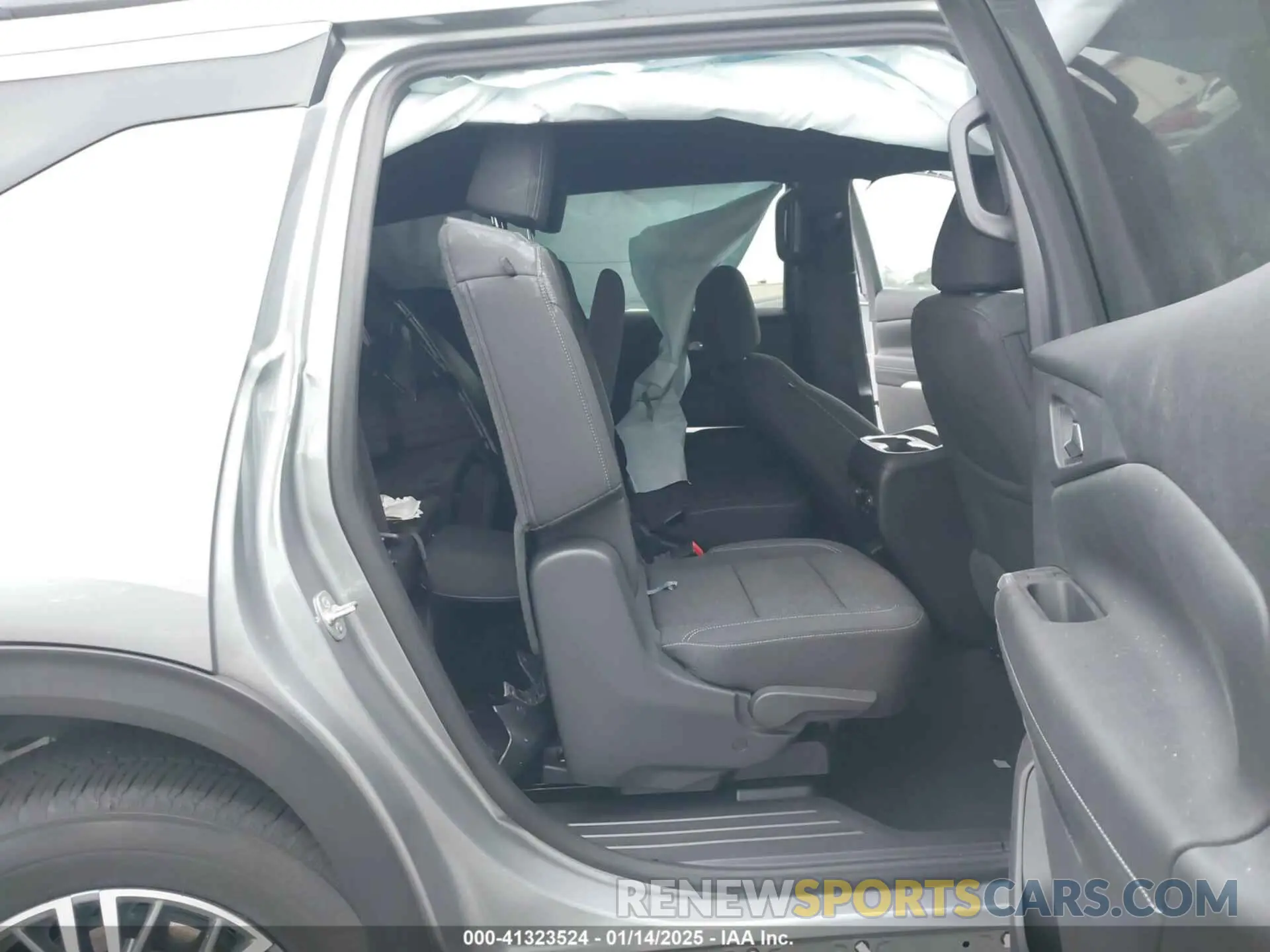 8 Photograph of a damaged car 1GNERGKS2RJ156560 CHEVROLET TRAVERSE 2024