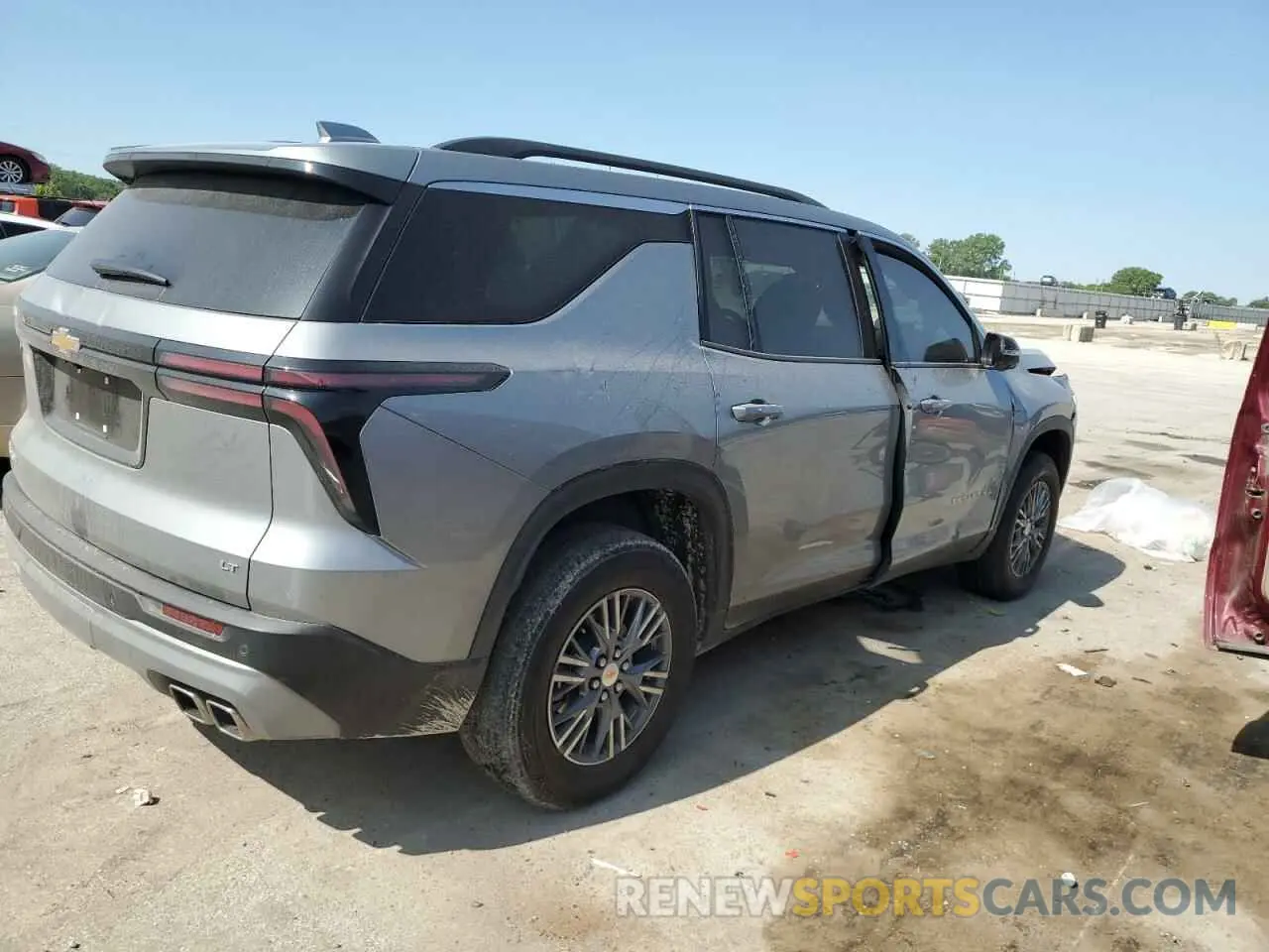3 Photograph of a damaged car 1GNERGKS2RJ163749 CHEVROLET TRAVERSE 2024