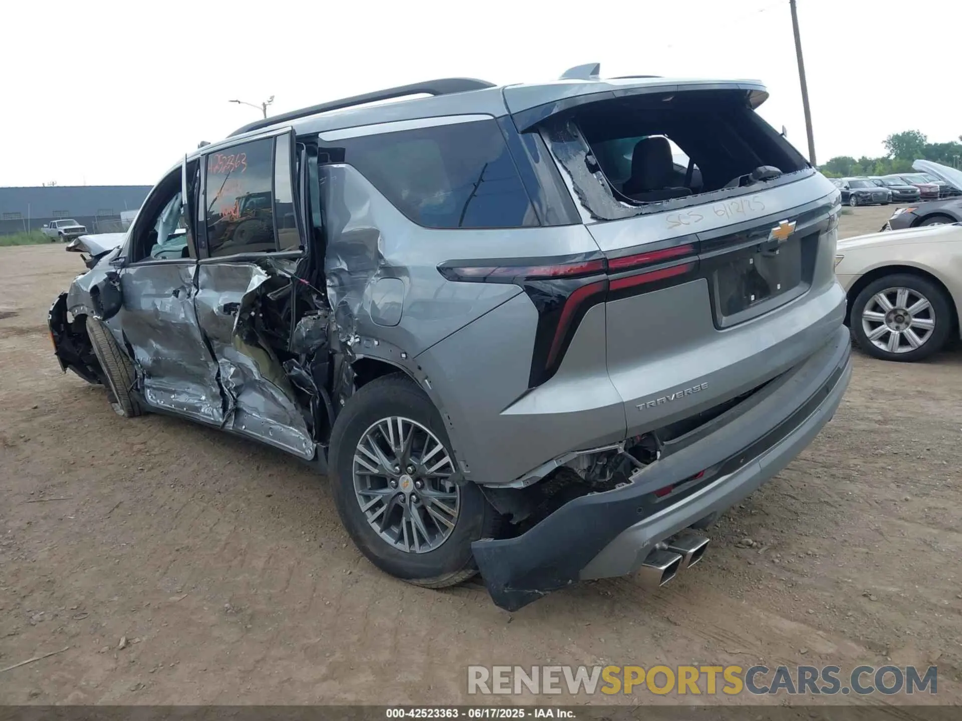 3 Photograph of a damaged car 1GNERGKS3RJ143655 CHEVROLET TRAVERSE 2024