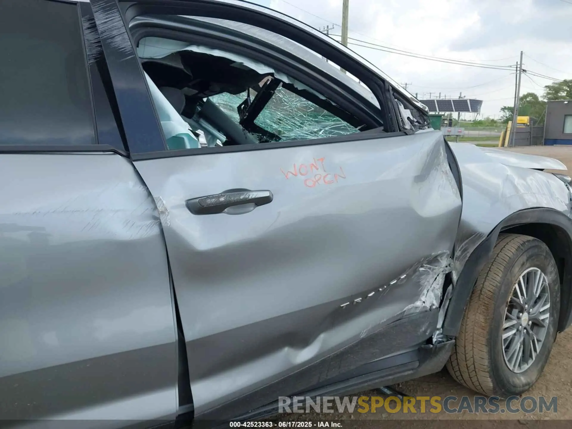 5 Photograph of a damaged car 1GNERGKS3RJ143655 CHEVROLET TRAVERSE 2024