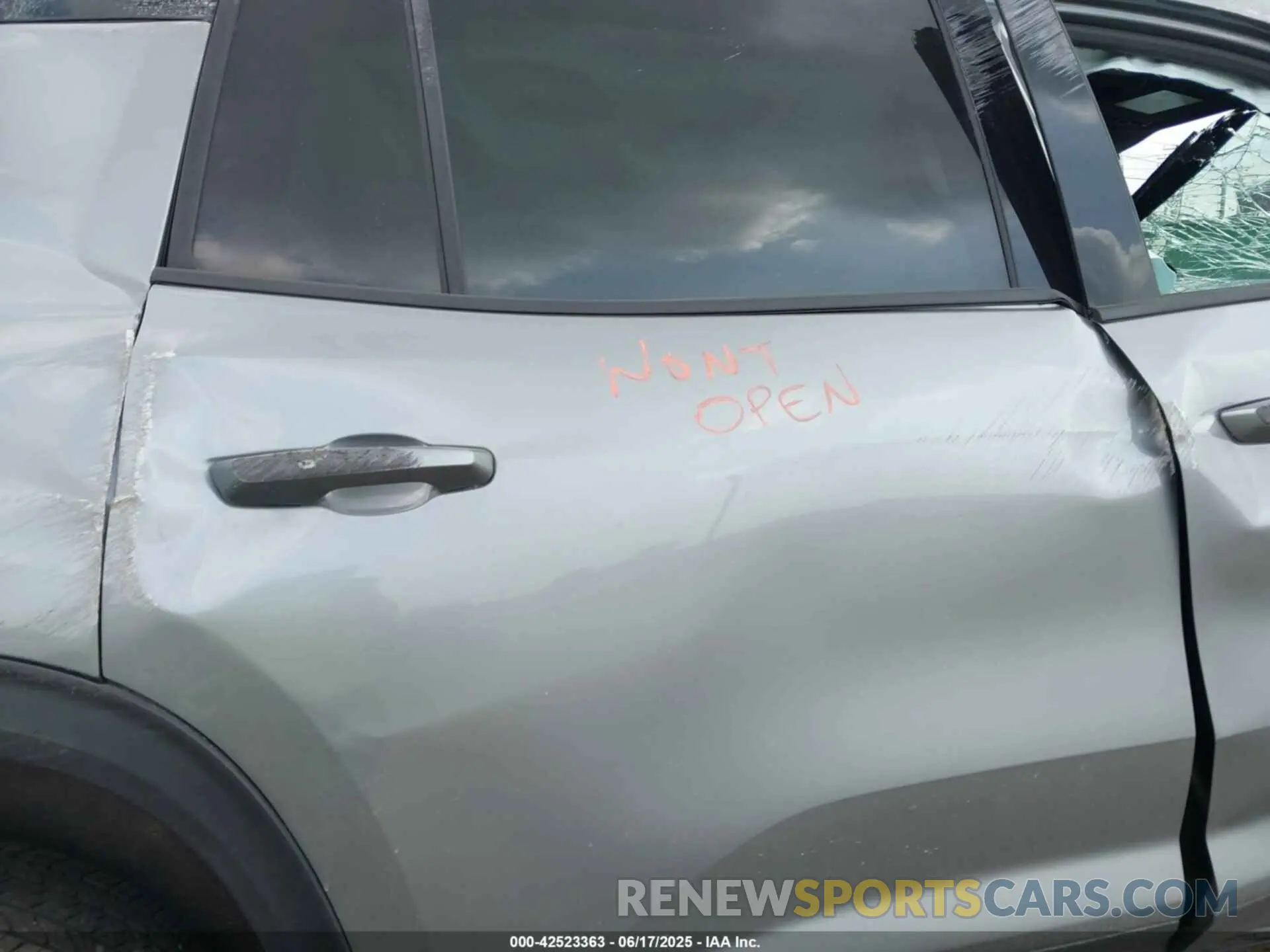 8 Photograph of a damaged car 1GNERGKS3RJ143655 CHEVROLET TRAVERSE 2024