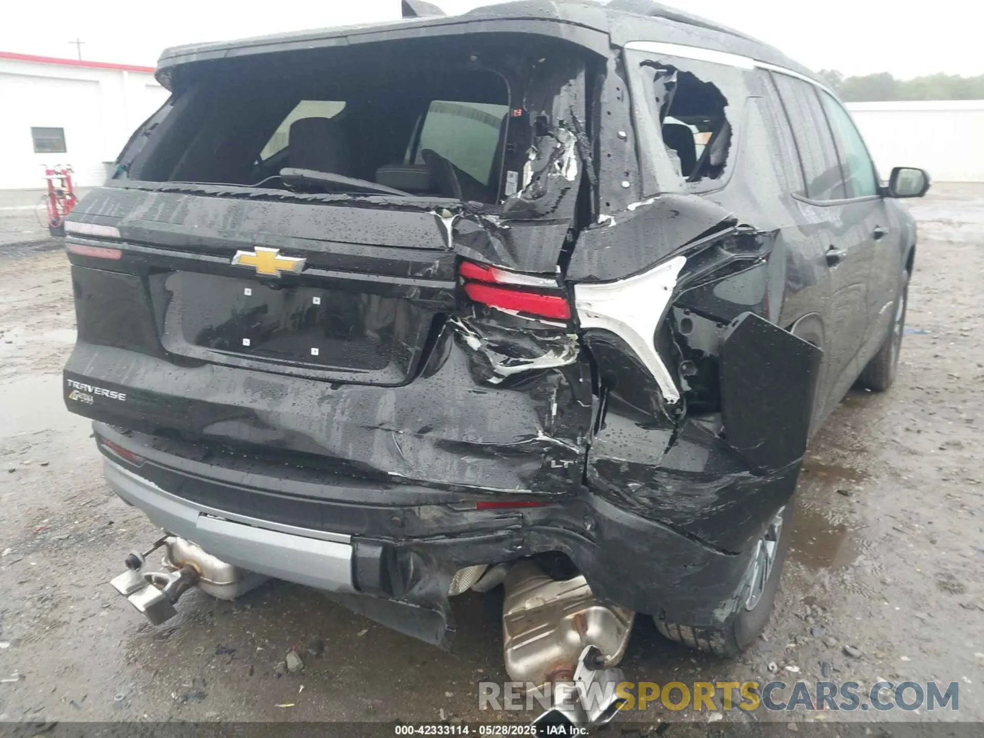6 Photograph of a damaged car 1GNERGKS4RJ169875 CHEVROLET TRAVERSE 2024