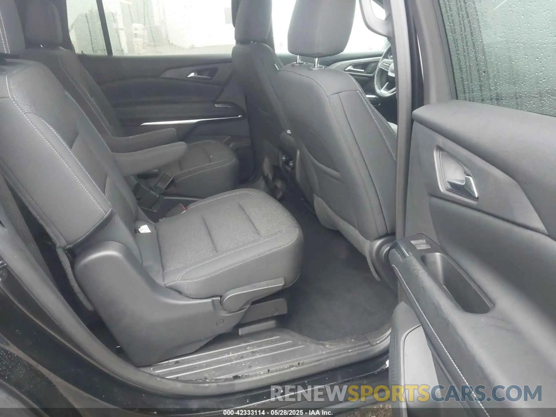 8 Photograph of a damaged car 1GNERGKS4RJ169875 CHEVROLET TRAVERSE 2024