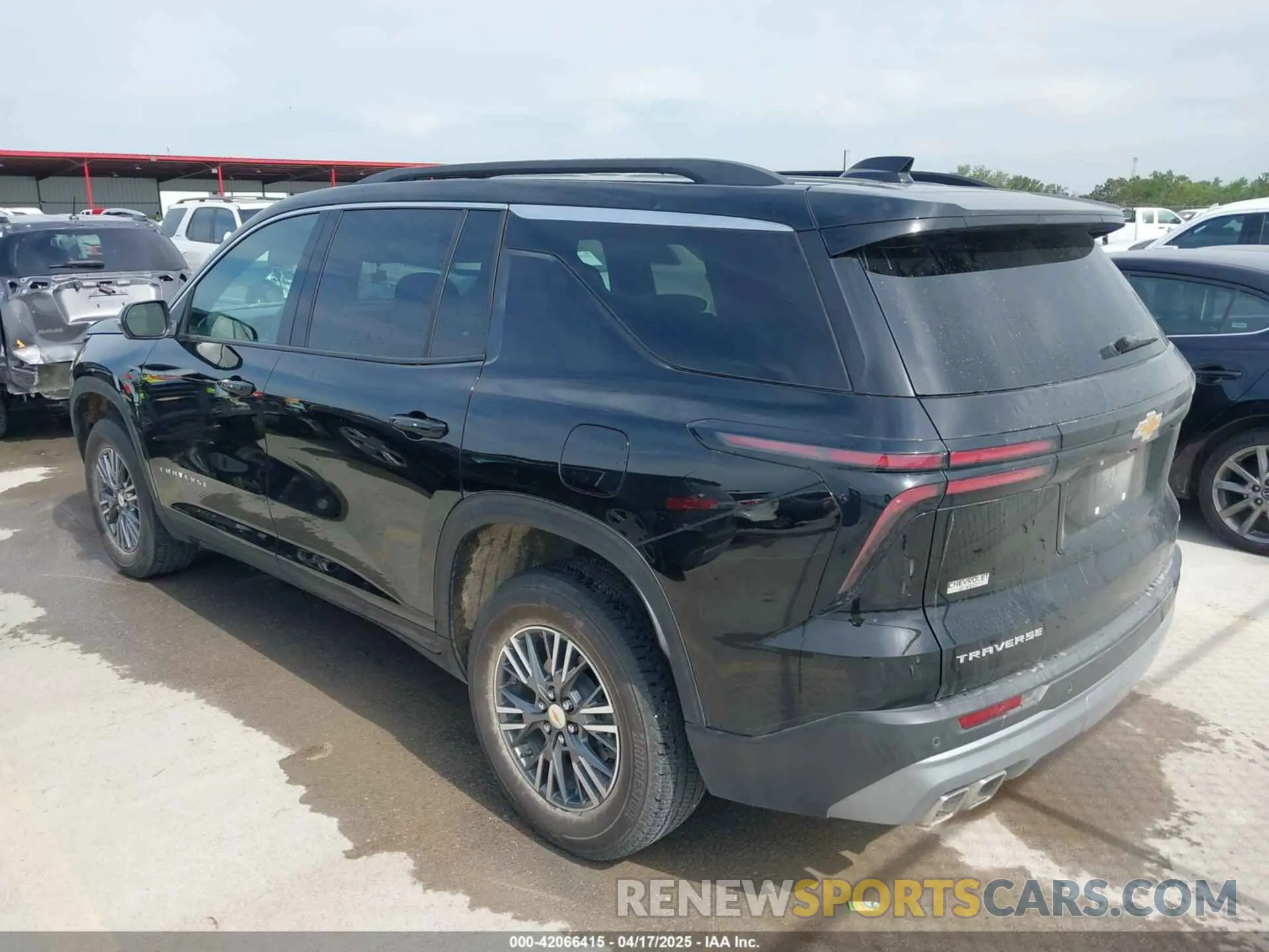 3 Photograph of a damaged car 1GNERGKS5RJ176849 CHEVROLET TRAVERSE 2024