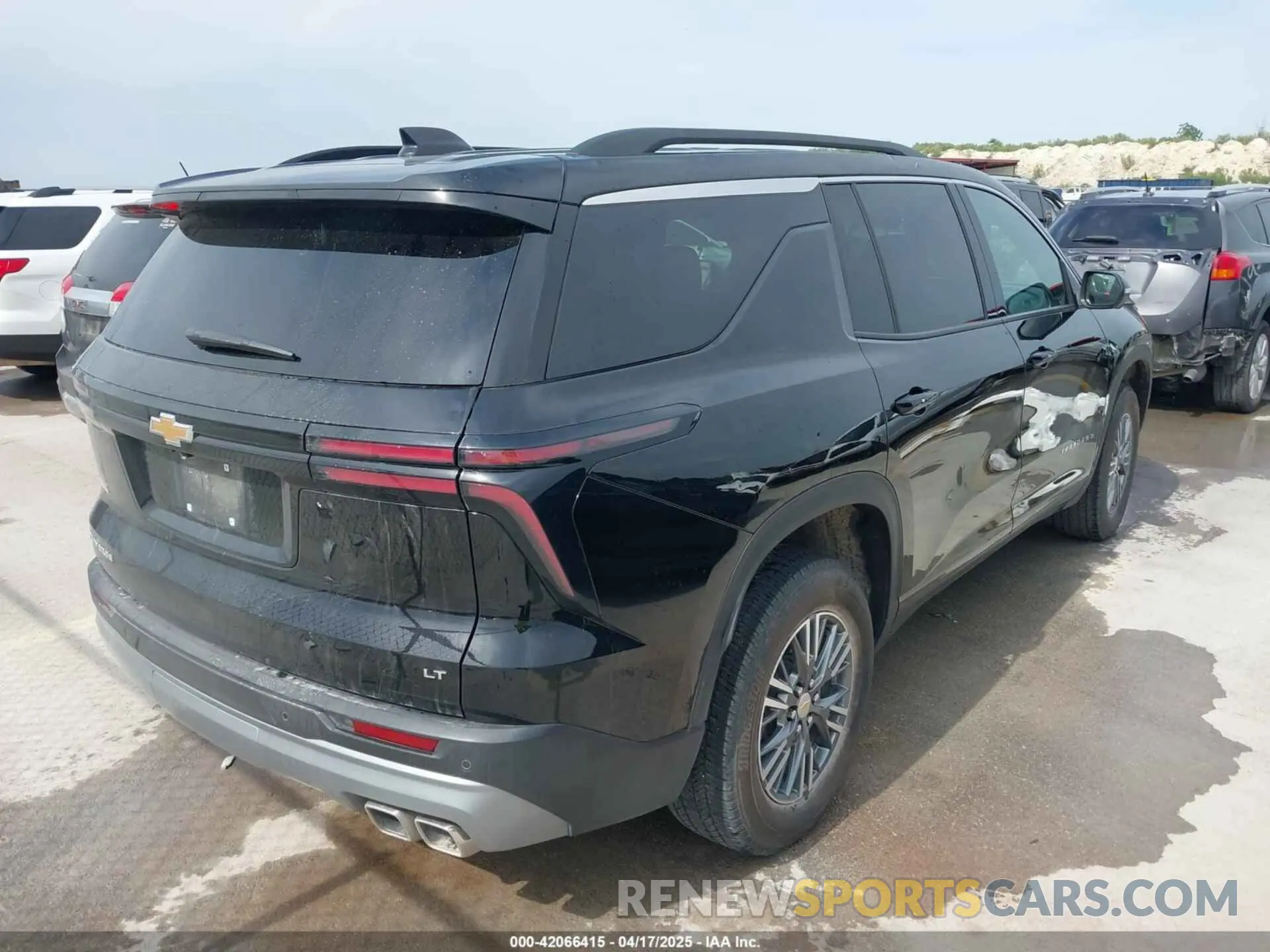 4 Photograph of a damaged car 1GNERGKS5RJ176849 CHEVROLET TRAVERSE 2024
