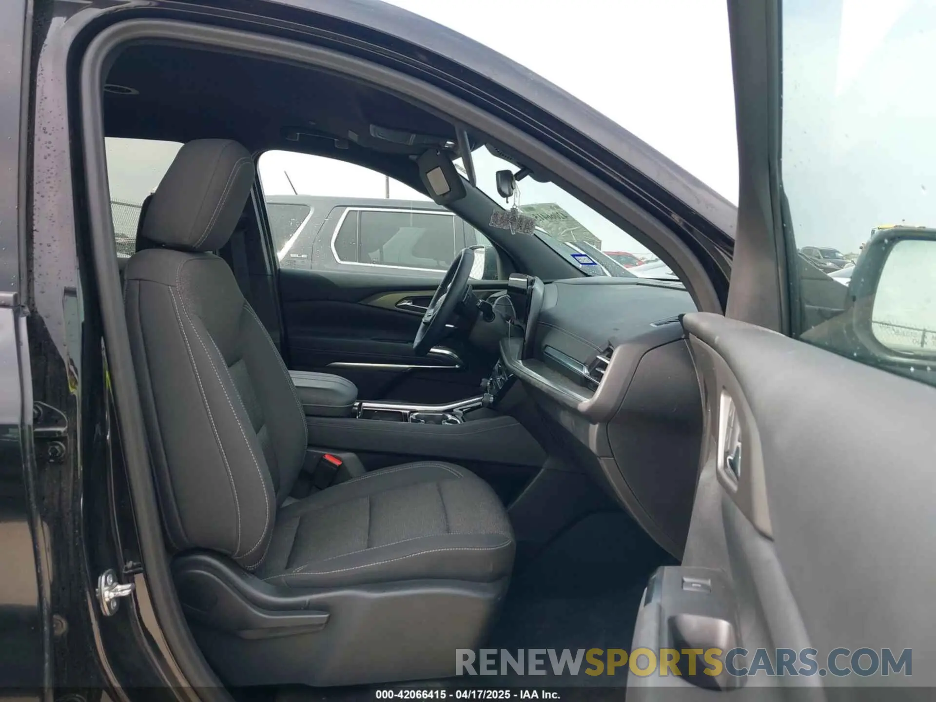 5 Photograph of a damaged car 1GNERGKS5RJ176849 CHEVROLET TRAVERSE 2024