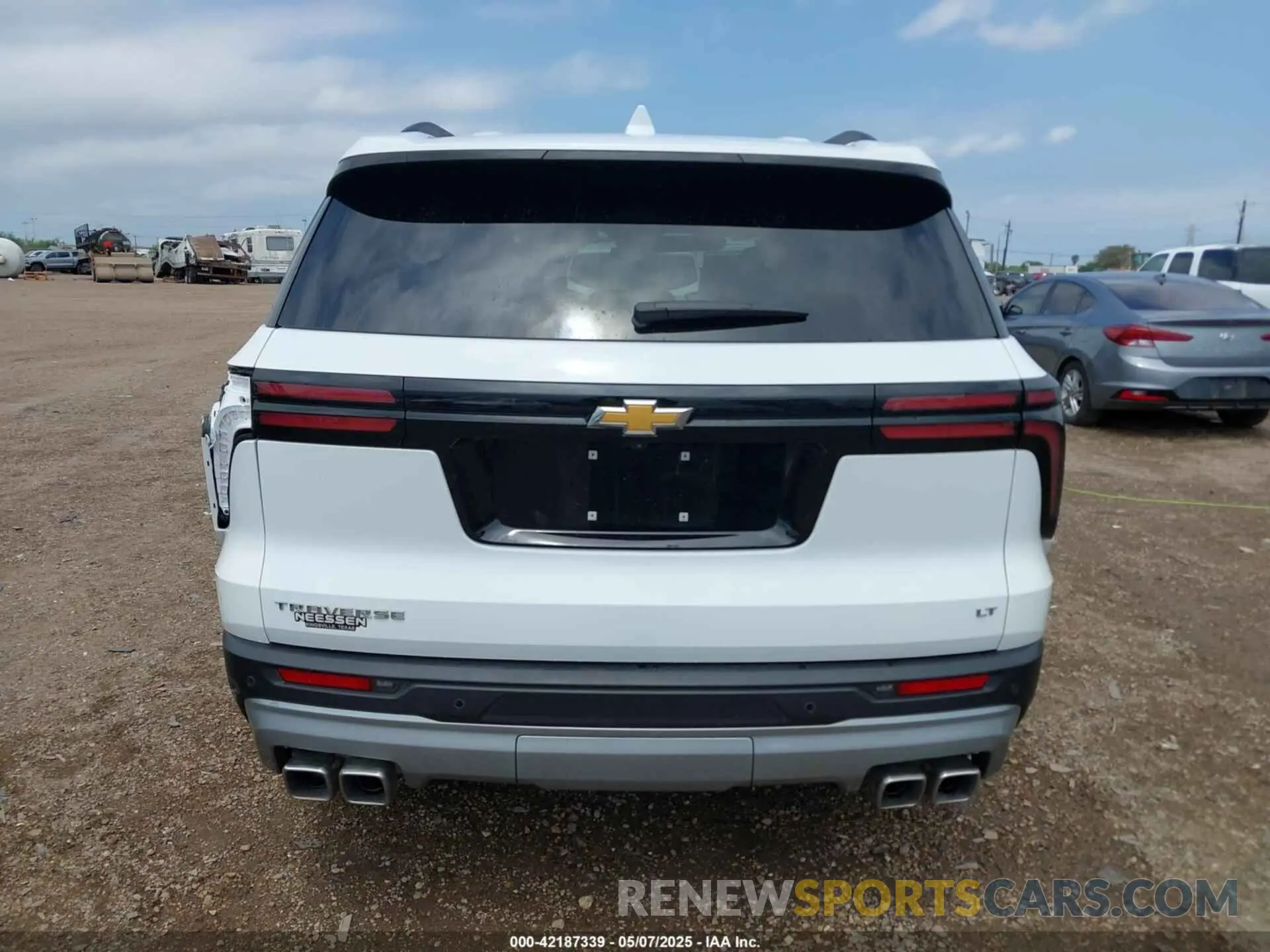 16 Photograph of a damaged car 1GNERGKS7RJ215585 CHEVROLET TRAVERSE 2024