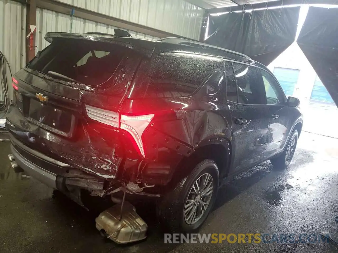 3 Photograph of a damaged car 1GNERGKS8RJ165182 CHEVROLET TRAVERSE 2024