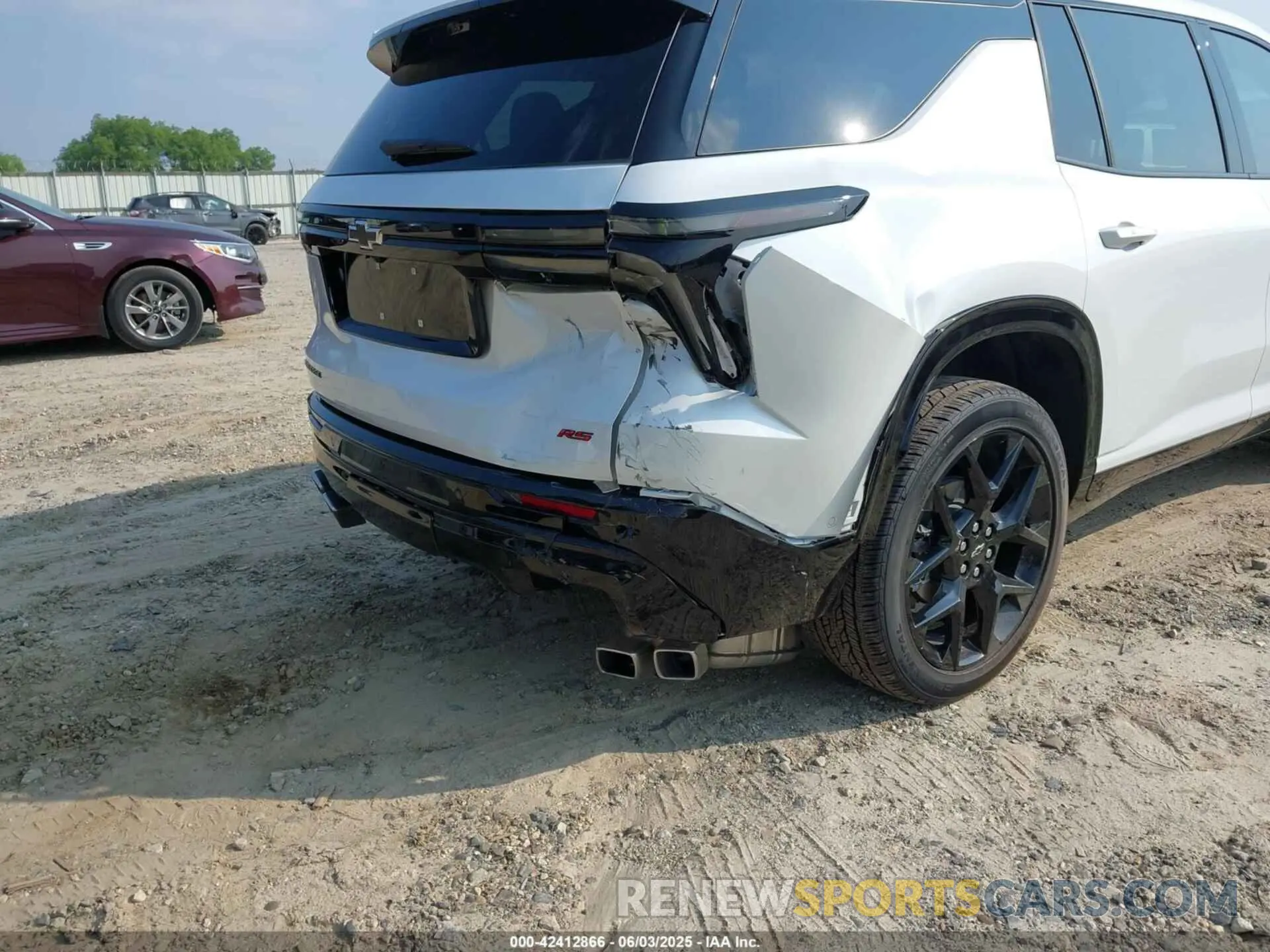 6 Photograph of a damaged car 1GNERLKS6RJ201637 CHEVROLET TRAVERSE 2024