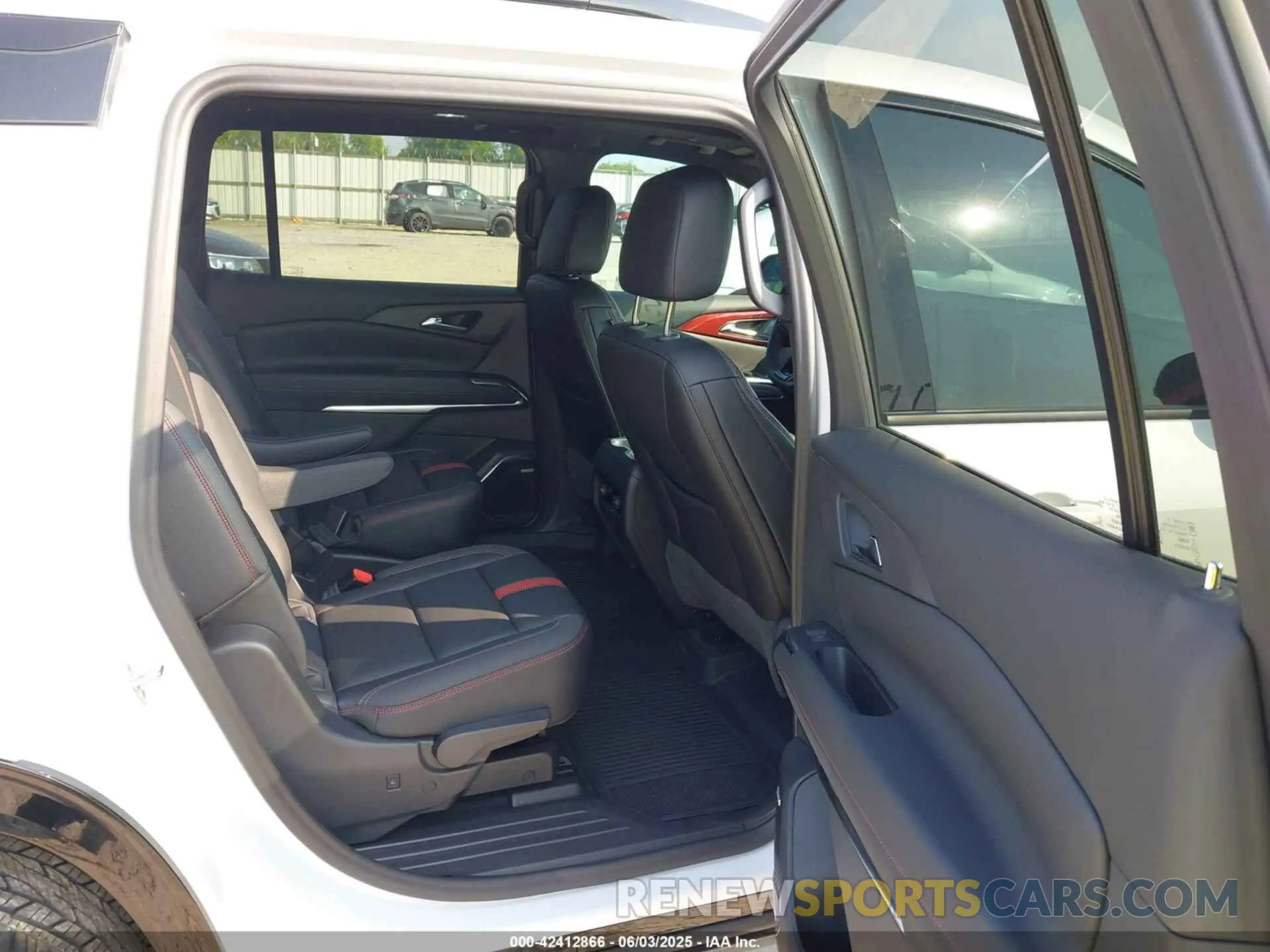8 Photograph of a damaged car 1GNERLKS6RJ201637 CHEVROLET TRAVERSE 2024