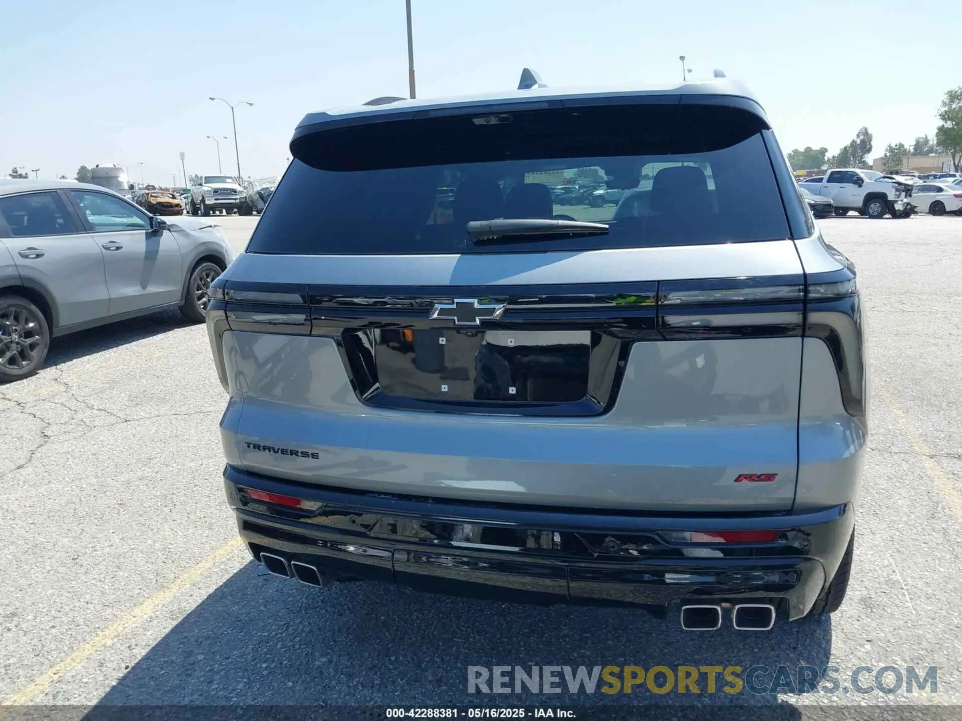 17 Photograph of a damaged car 1GNERLKS8RJ241492 CHEVROLET TRAVERSE 2024