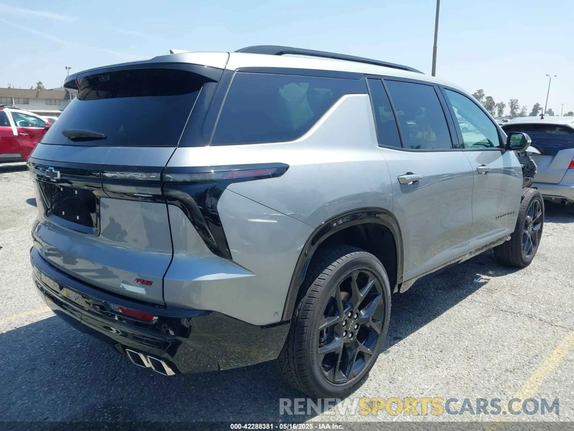 4 Photograph of a damaged car 1GNERLKS8RJ241492 CHEVROLET TRAVERSE 2024