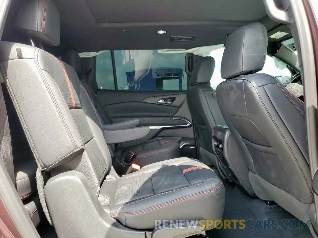 11 Photograph of a damaged car 1GNERLKS9RJ176278 CHEVROLET TRAVERSE 2024