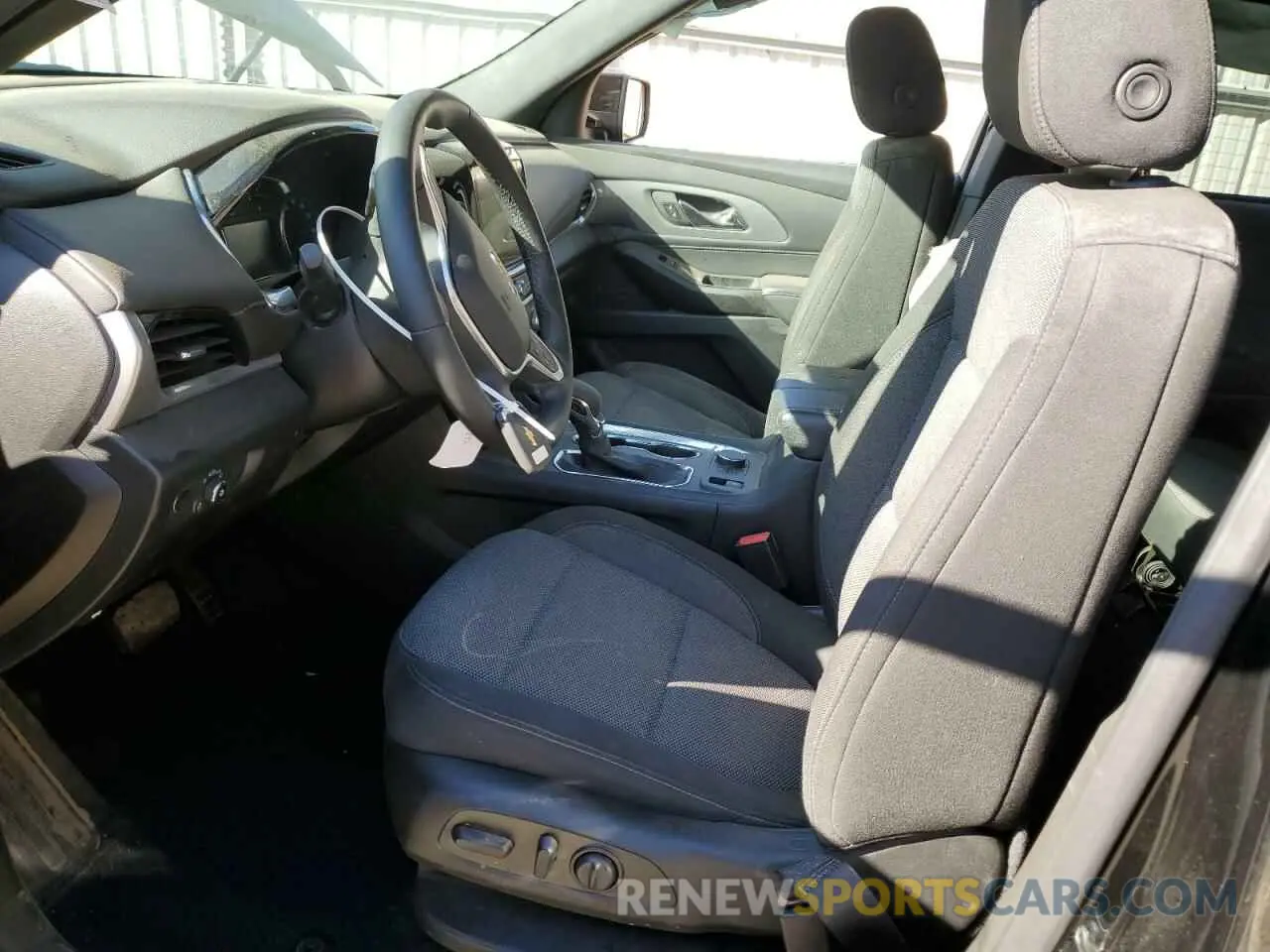 7 Photograph of a damaged car 1GNESVKW4RJ130084 CHEVROLET TRAVERSE 2024