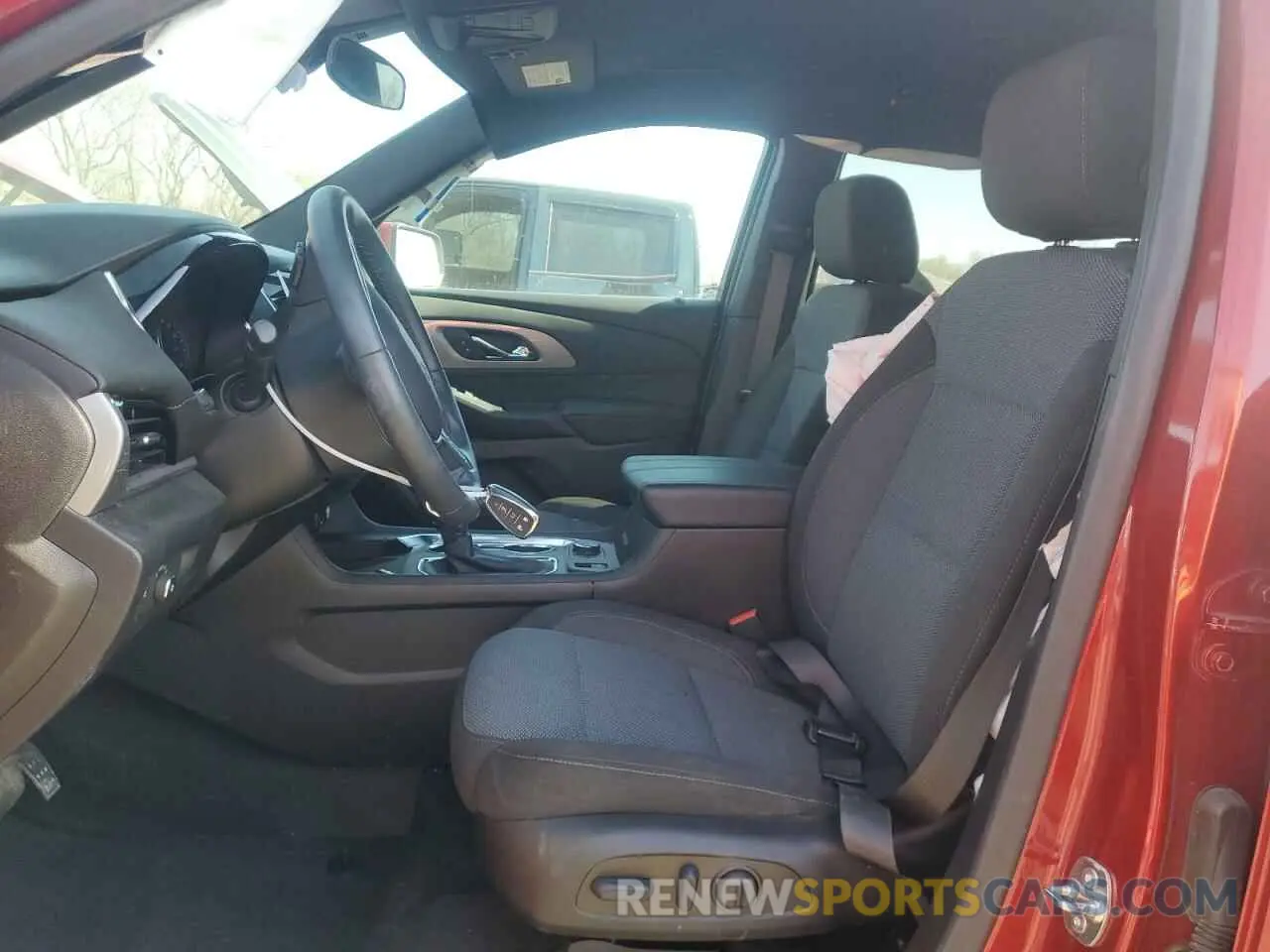 7 Photograph of a damaged car 1GNETVKW4RJ130910 CHEVROLET TRAVERSE 2024