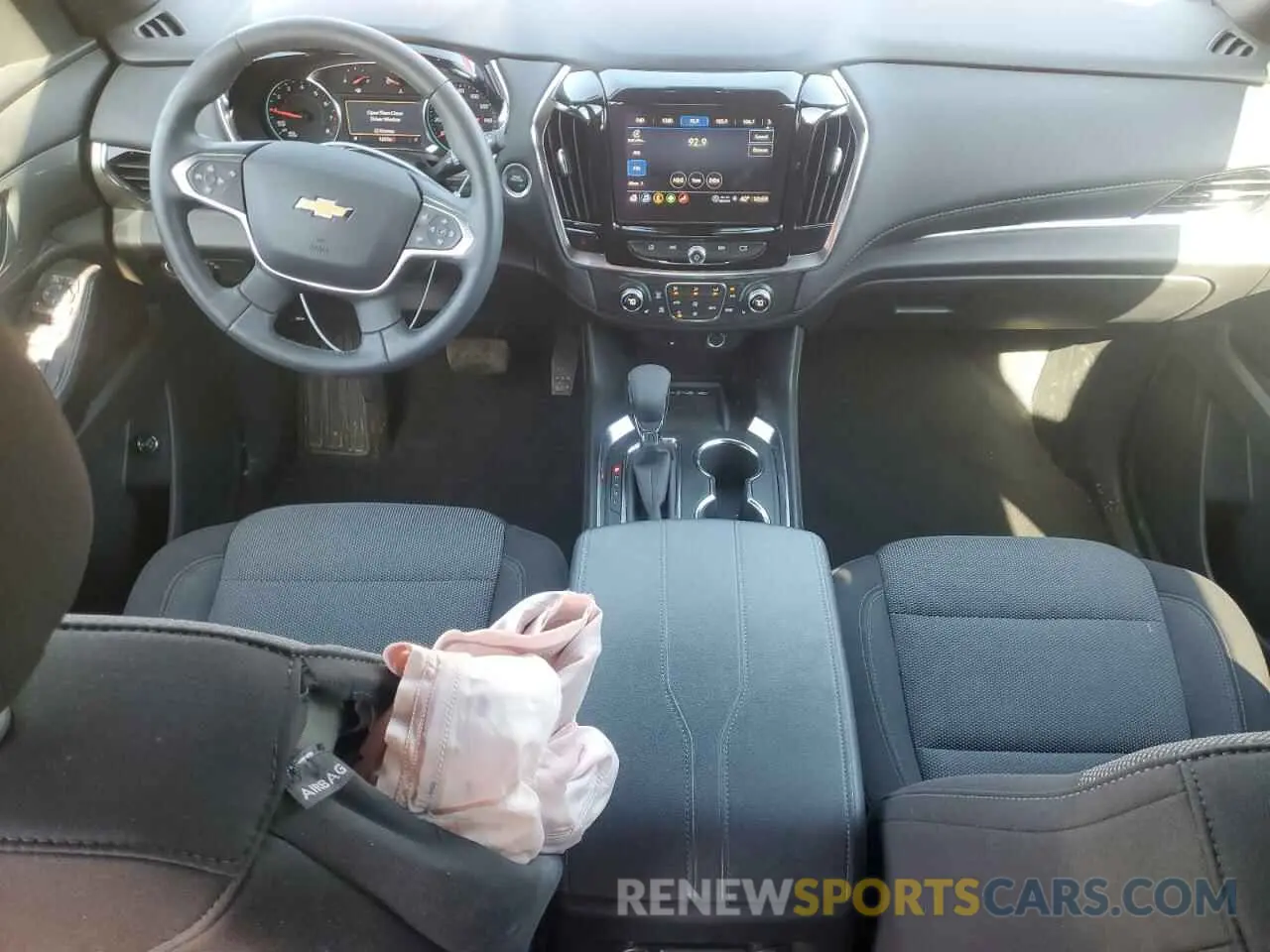 8 Photograph of a damaged car 1GNETVKW4RJ130910 CHEVROLET TRAVERSE 2024
