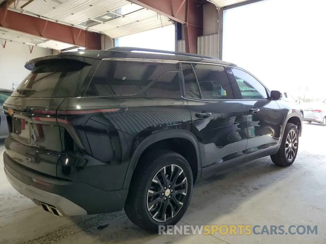 3 Photograph of a damaged car 1GNEVGKS1RJ241160 CHEVROLET TRAVERSE 2024
