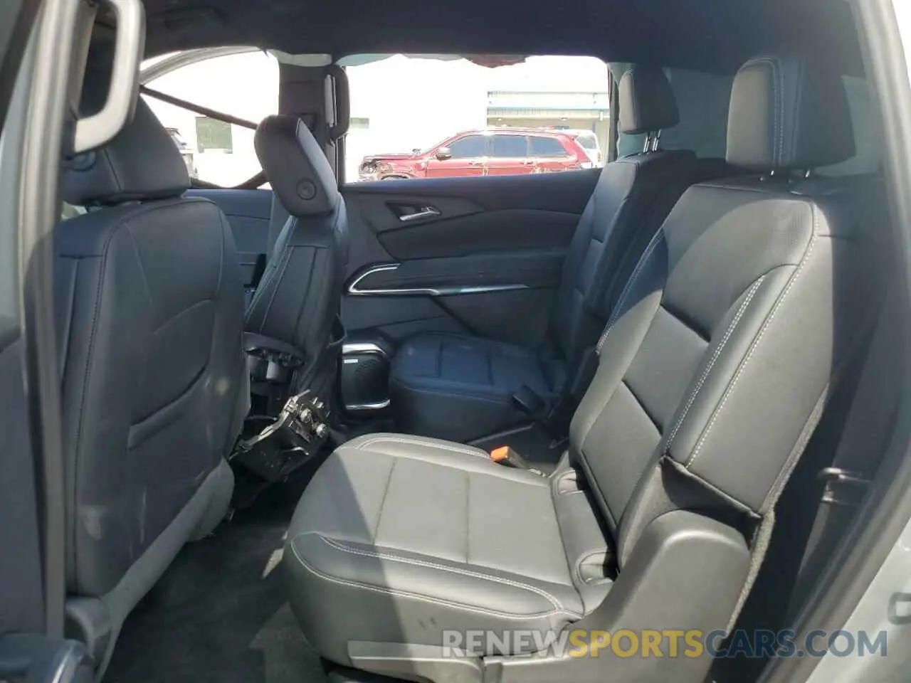 11 Photograph of a damaged car 1GNEVGKS8RJ140505 CHEVROLET TRAVERSE 2024