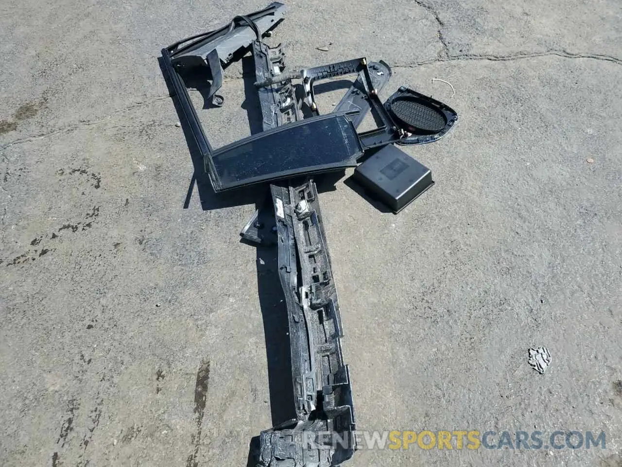 15 Photograph of a damaged car 1GNEVGKS8RJ140505 CHEVROLET TRAVERSE 2024