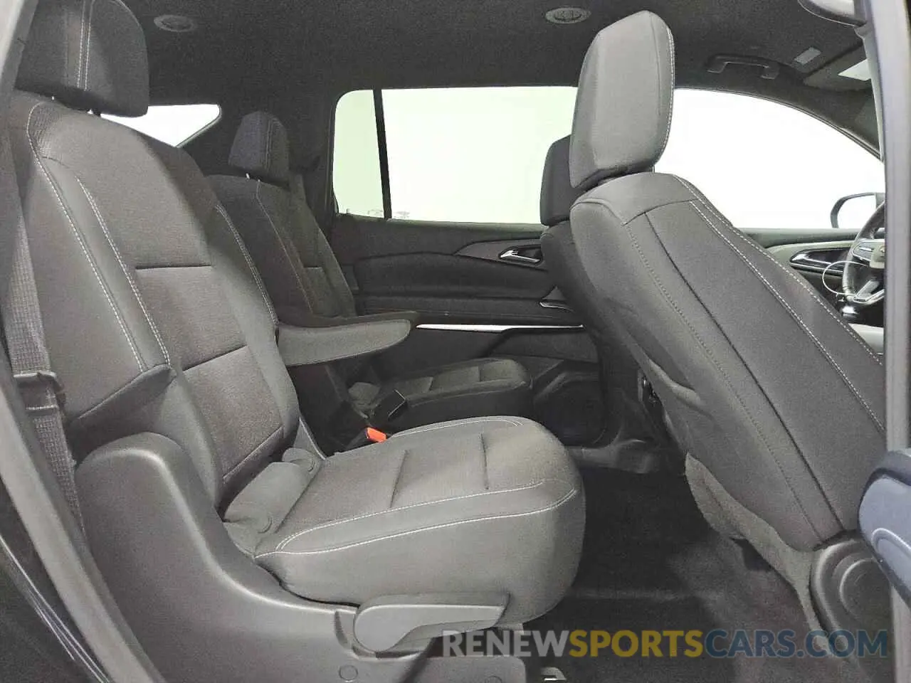 11 Photograph of a damaged car 1GNEVGKS9RJ174274 CHEVROLET TRAVERSE 2024