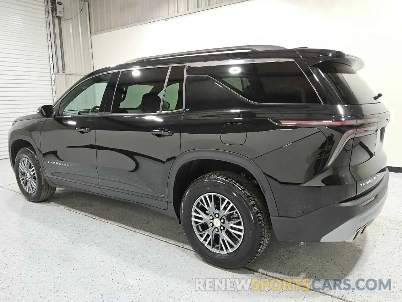 2 Photograph of a damaged car 1GNEVGKS9RJ174274 CHEVROLET TRAVERSE 2024
