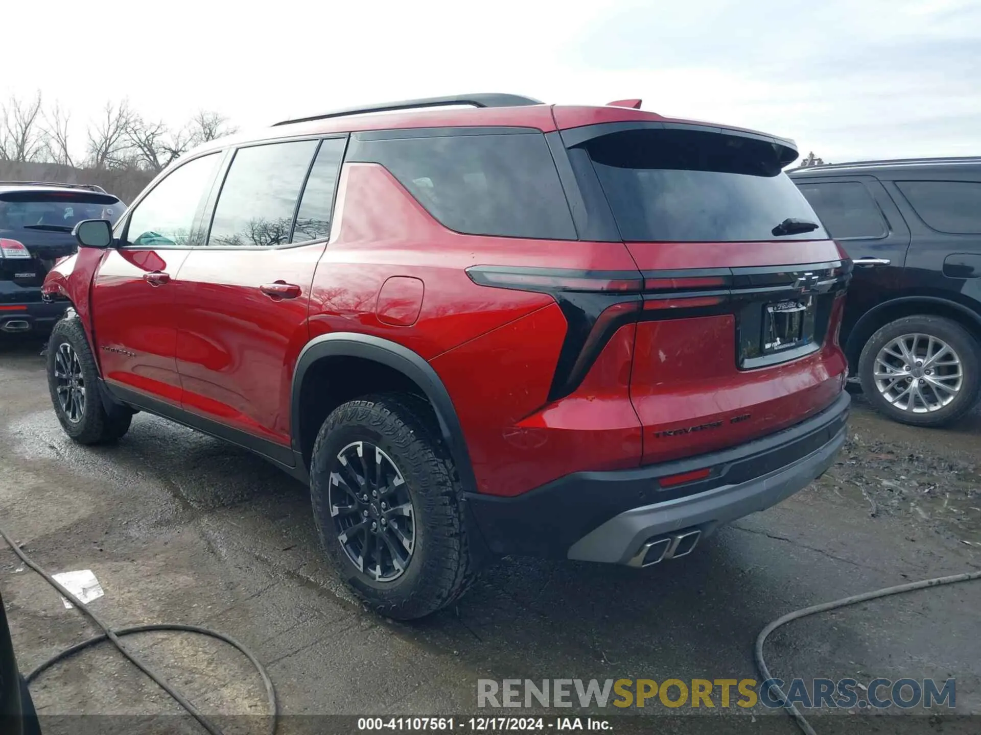 3 Photograph of a damaged car 1GNEVJKS2RJ237115 CHEVROLET TRAVERSE 2024
