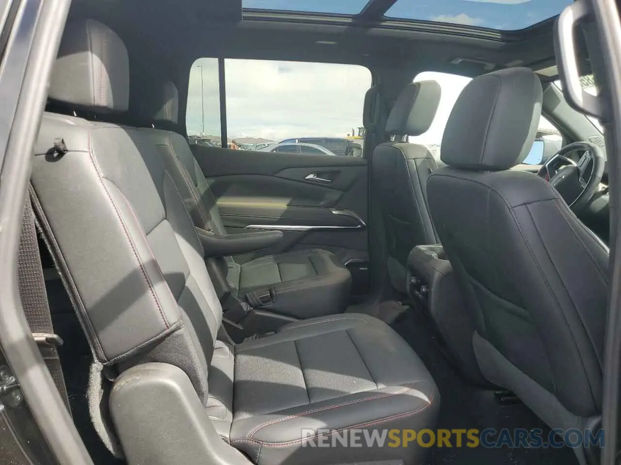 11 Photograph of a damaged car 1GNEVJKS6RJ154190 CHEVROLET TRAVERSE 2024