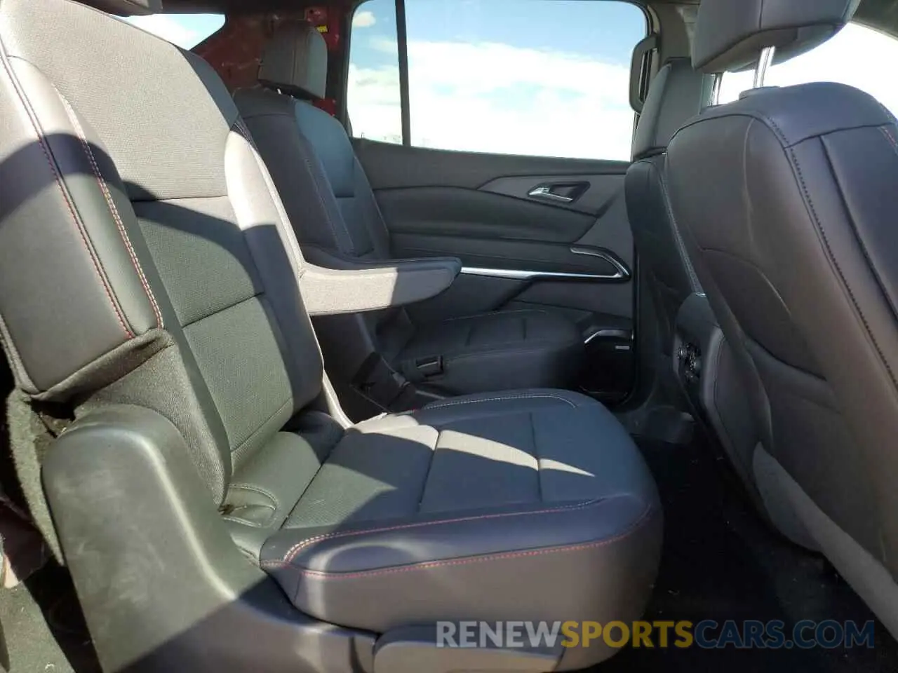 11 Photograph of a damaged car 1GNEVJKSXRJ178640 CHEVROLET TRAVERSE 2024