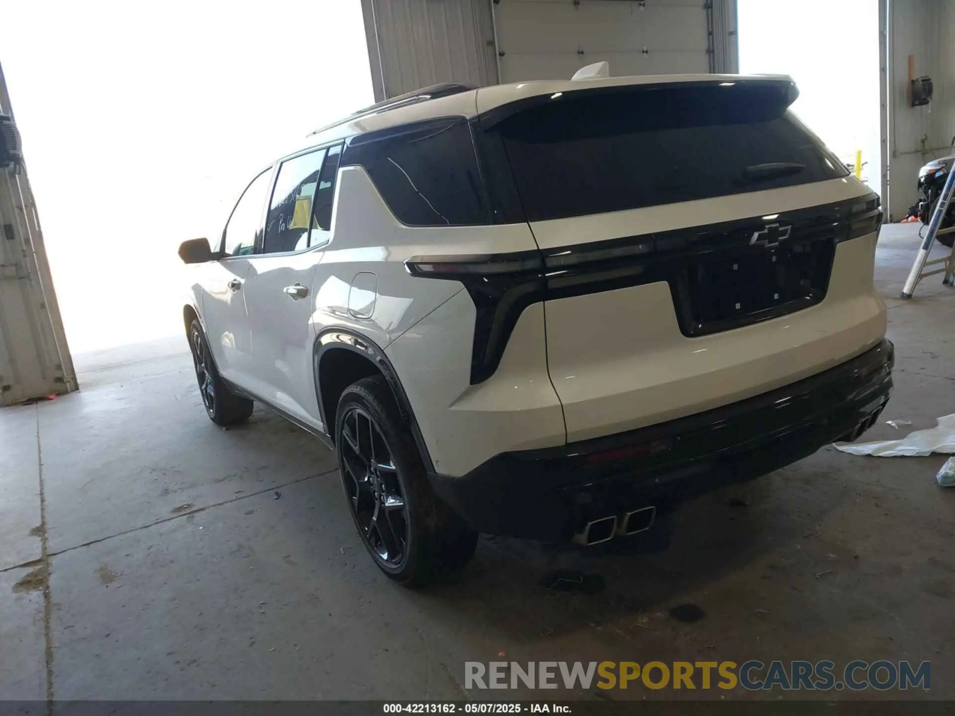 3 Photograph of a damaged car 1GNEVLKS7RJ234285 CHEVROLET TRAVERSE 2024