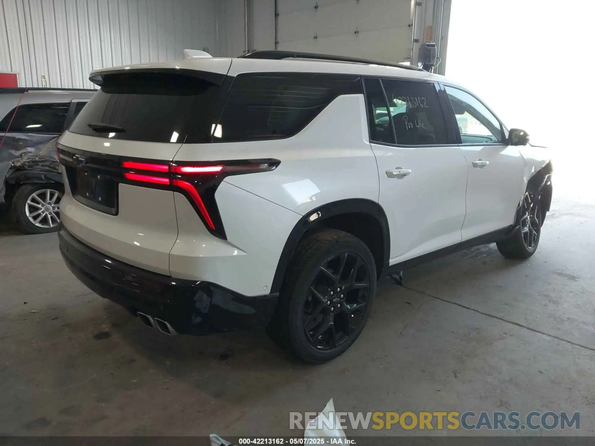 4 Photograph of a damaged car 1GNEVLKS7RJ234285 CHEVROLET TRAVERSE 2024