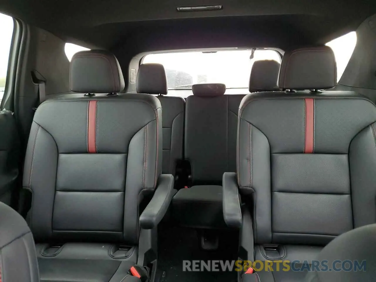 10 Photograph of a damaged car 1GNEVLKSXRJ163714 CHEVROLET TRAVERSE 2024