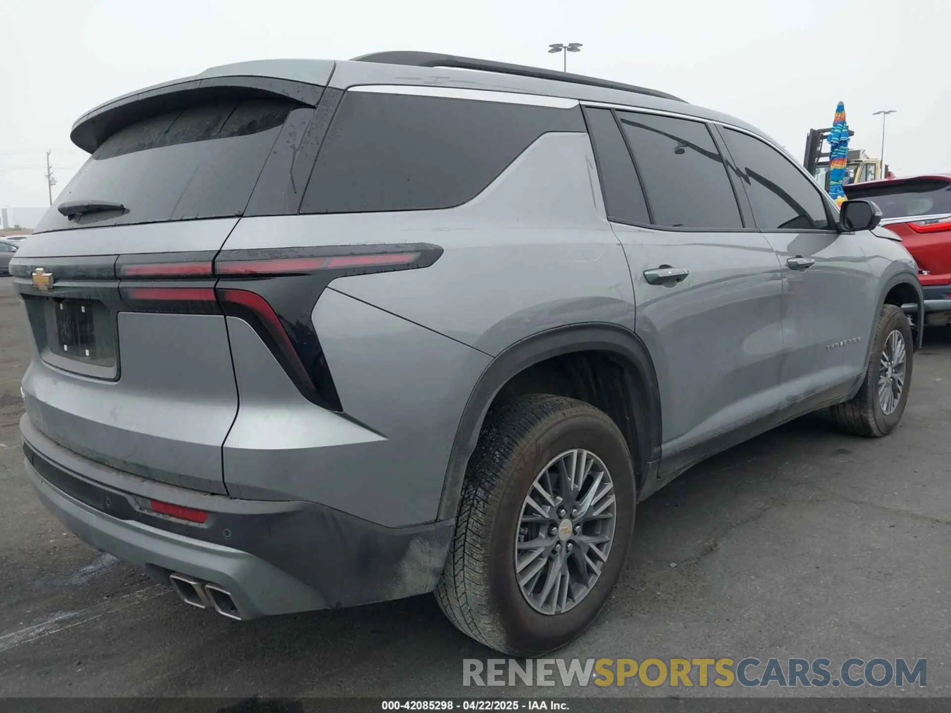 4 Photograph of a damaged car 1GNERGRS0SJ129076 CHEVROLET TRAVERSE 2025