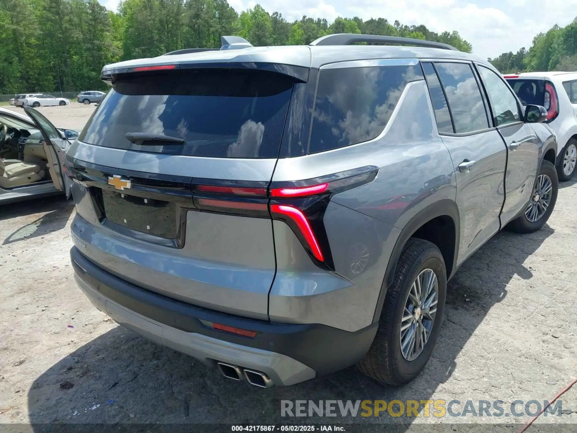 4 Photograph of a damaged car 1GNERGRS0SJ148355 CHEVROLET TRAVERSE 2025